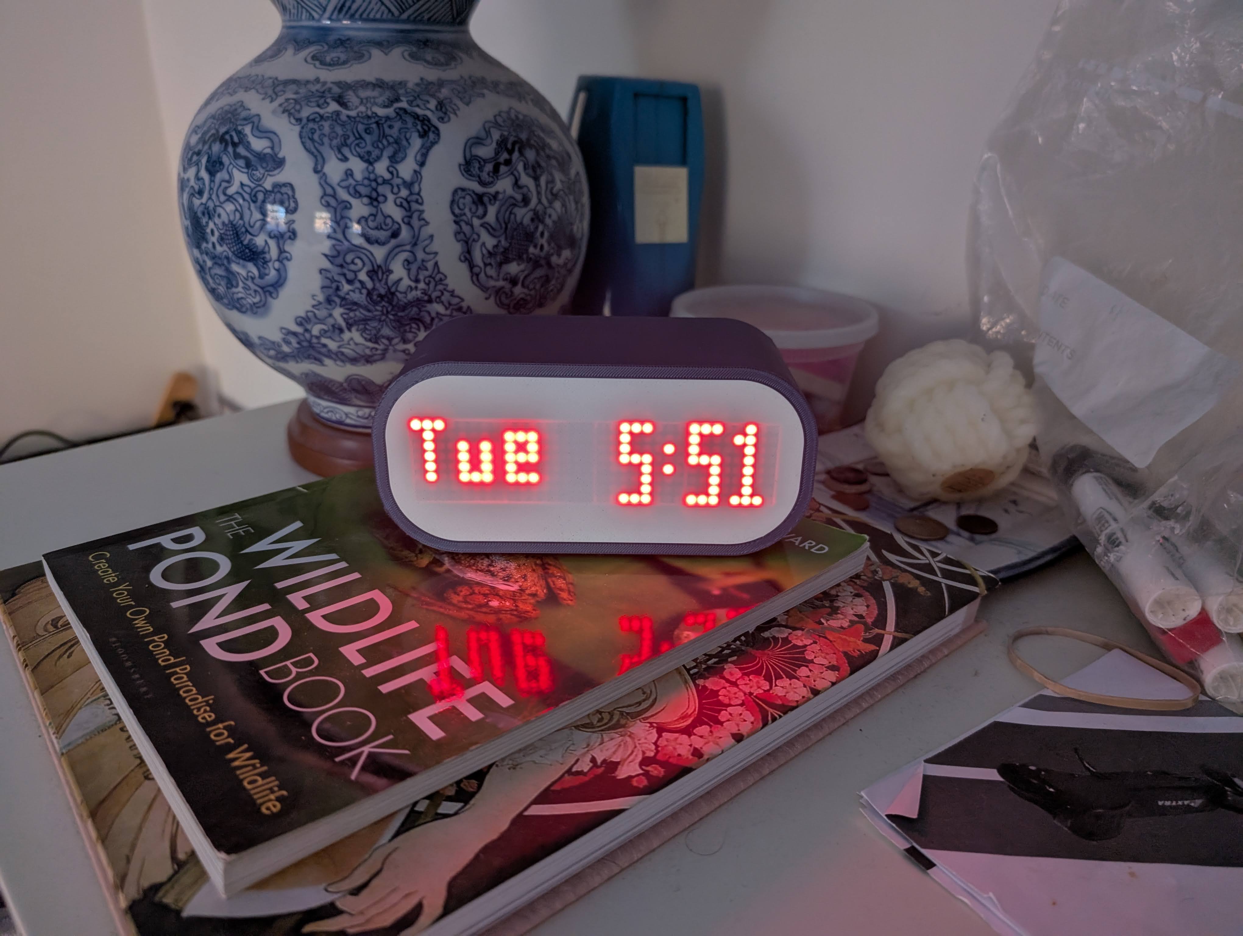 Miniatura 6 do modelo 3D Clock with Matrix Display