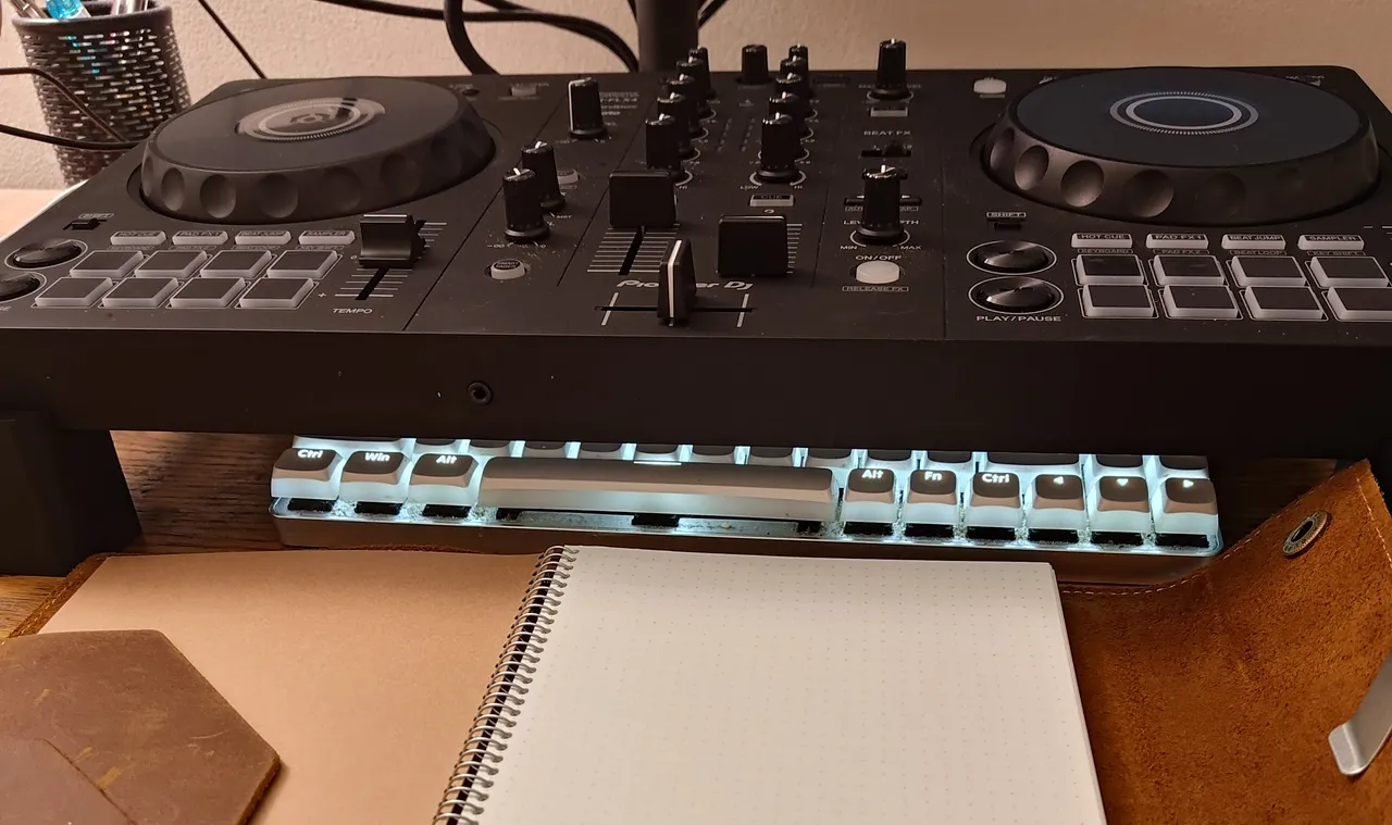 DDJ-FLX4 raised stand by Osaka System | Download free STL model