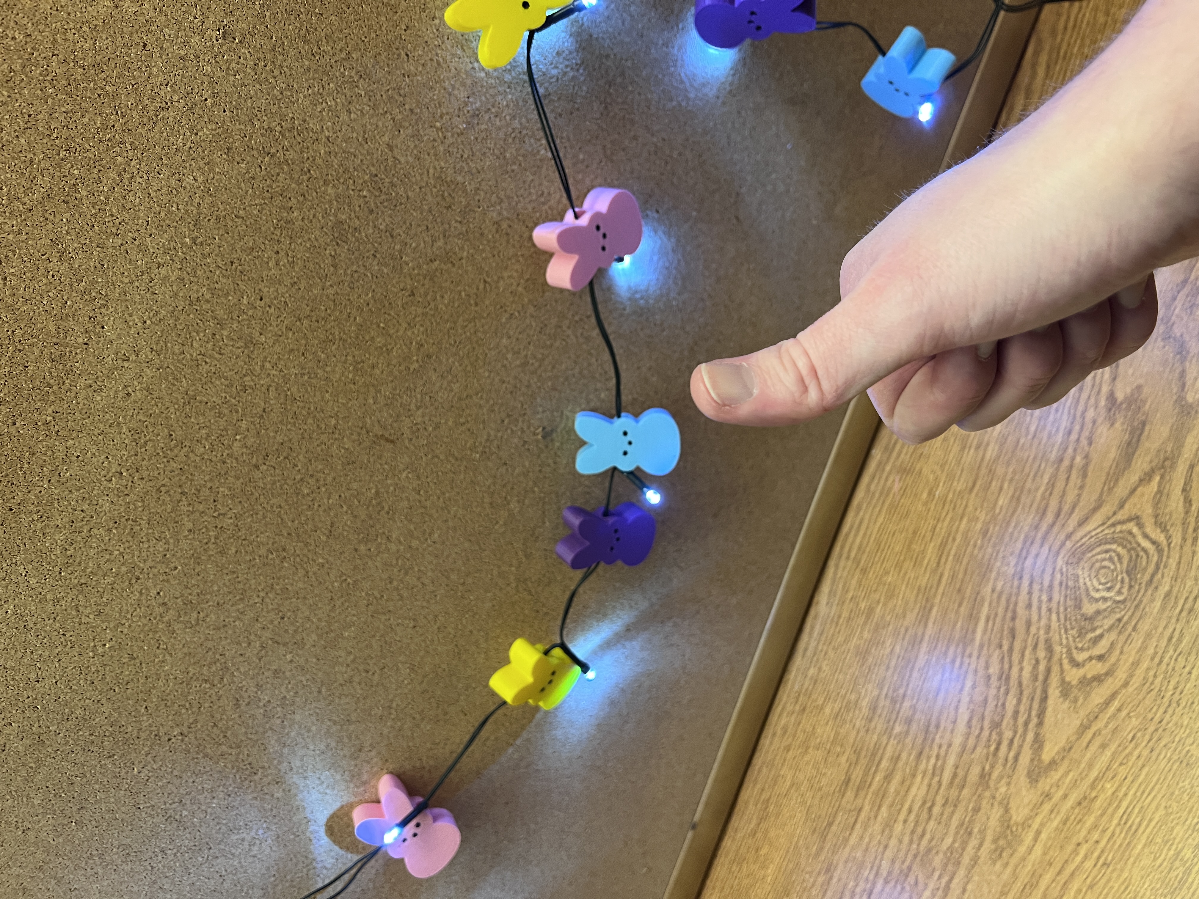 Peep LED Garland