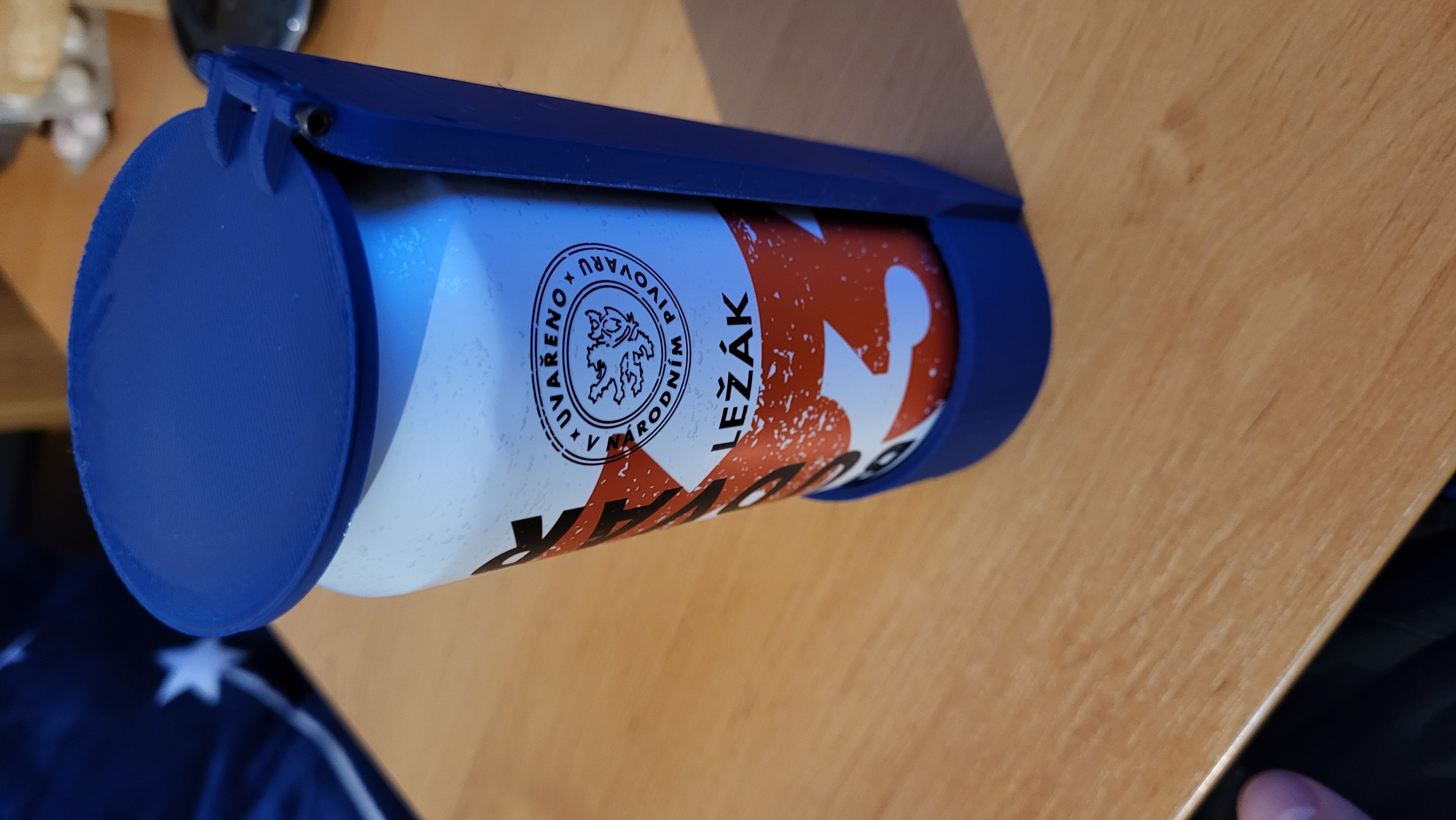 Beer can holder