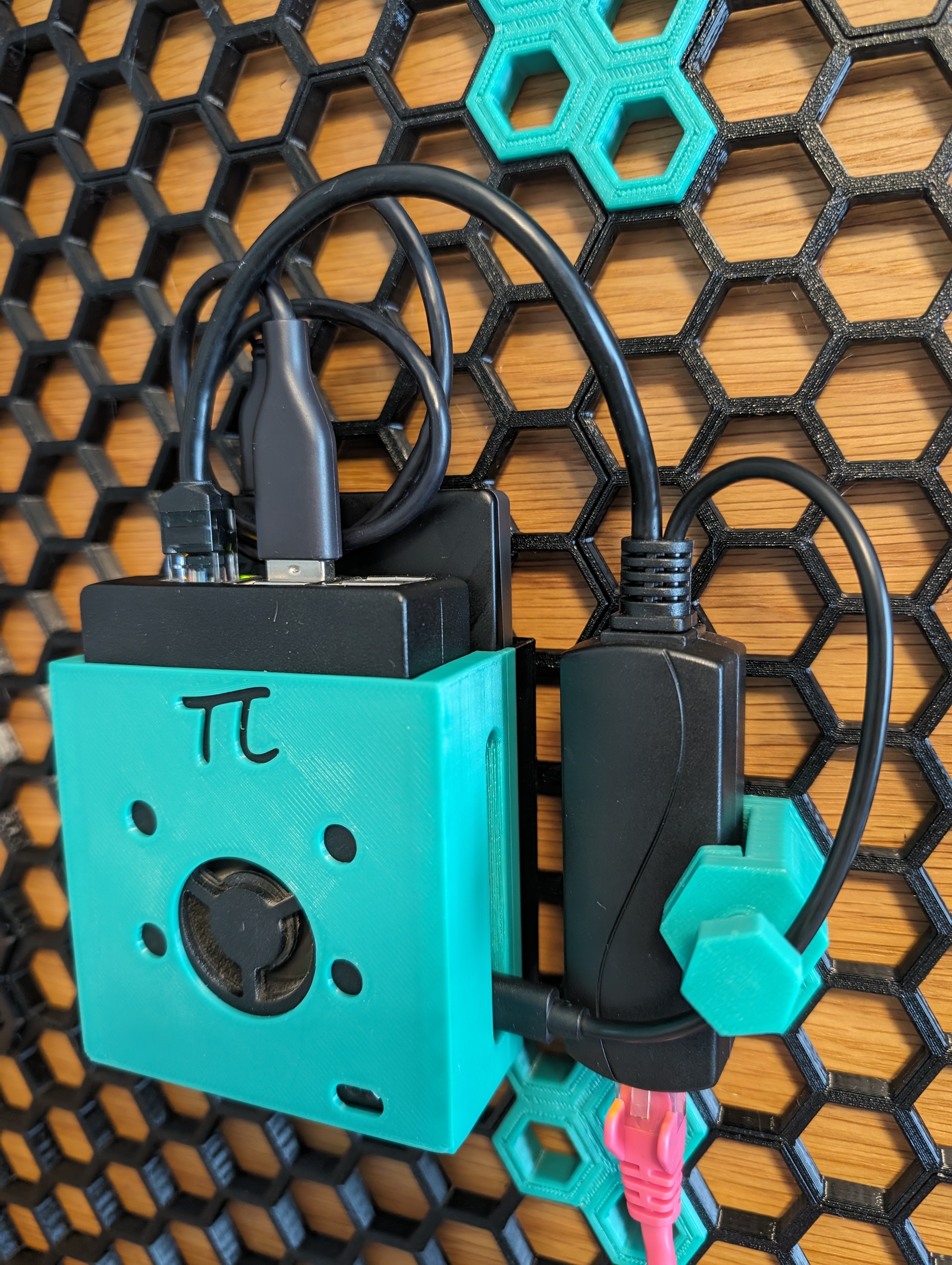 Rpi4 holder for Honeycomb Wall