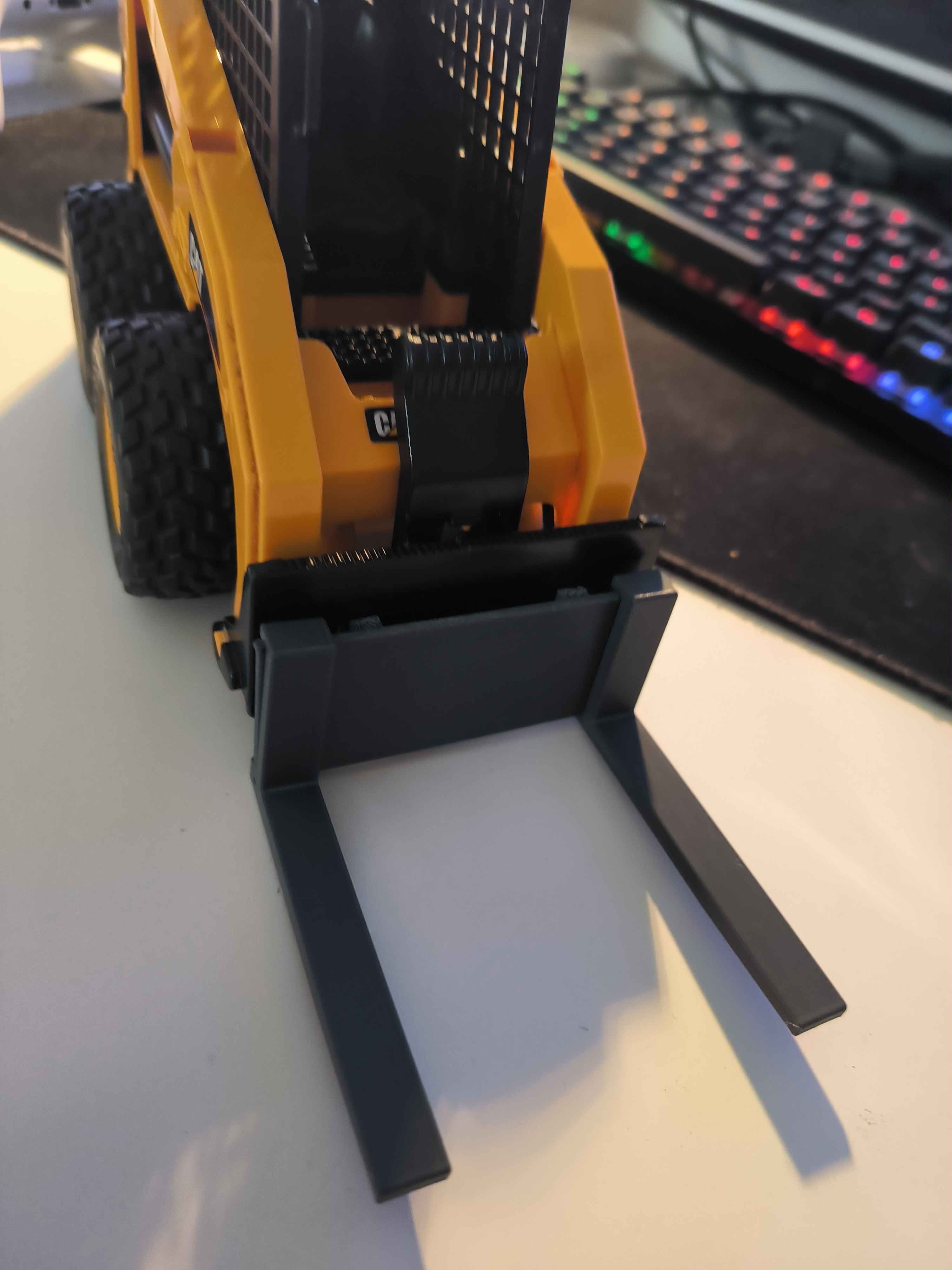 pallet fork for Bruder Bobcat