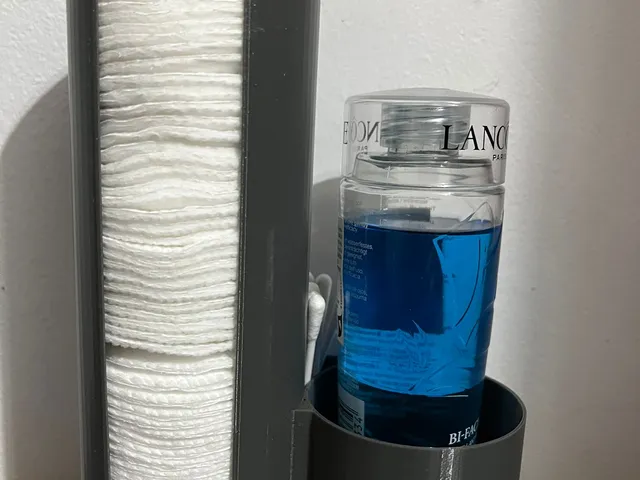 Disc makeup holder