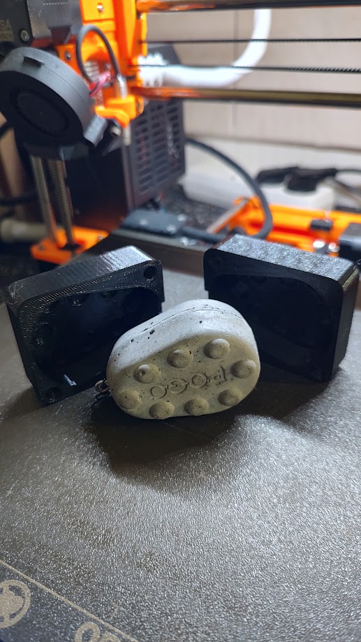 Mold for fishing concrete weight