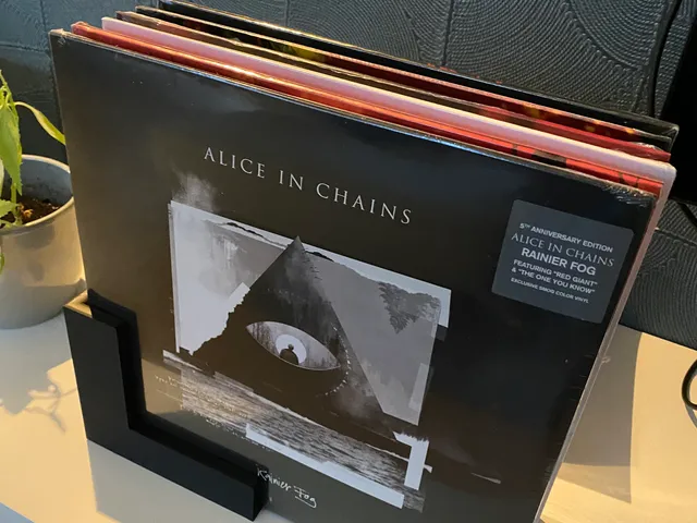 Record / vinyl stand for 8 records