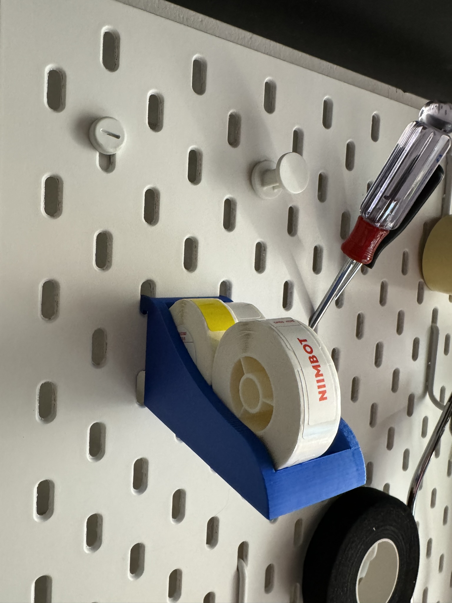 Niimbot label holder for Ikea Skadis