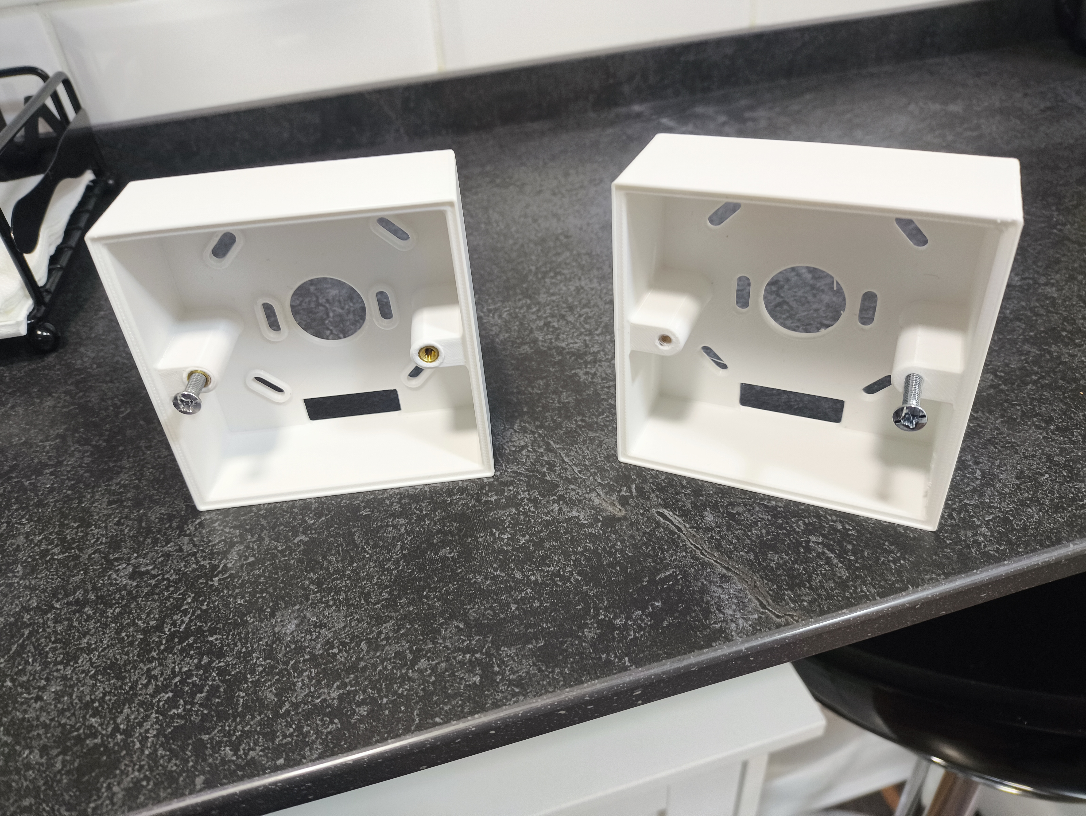 Surface-mount thermostat box — miniatura 4