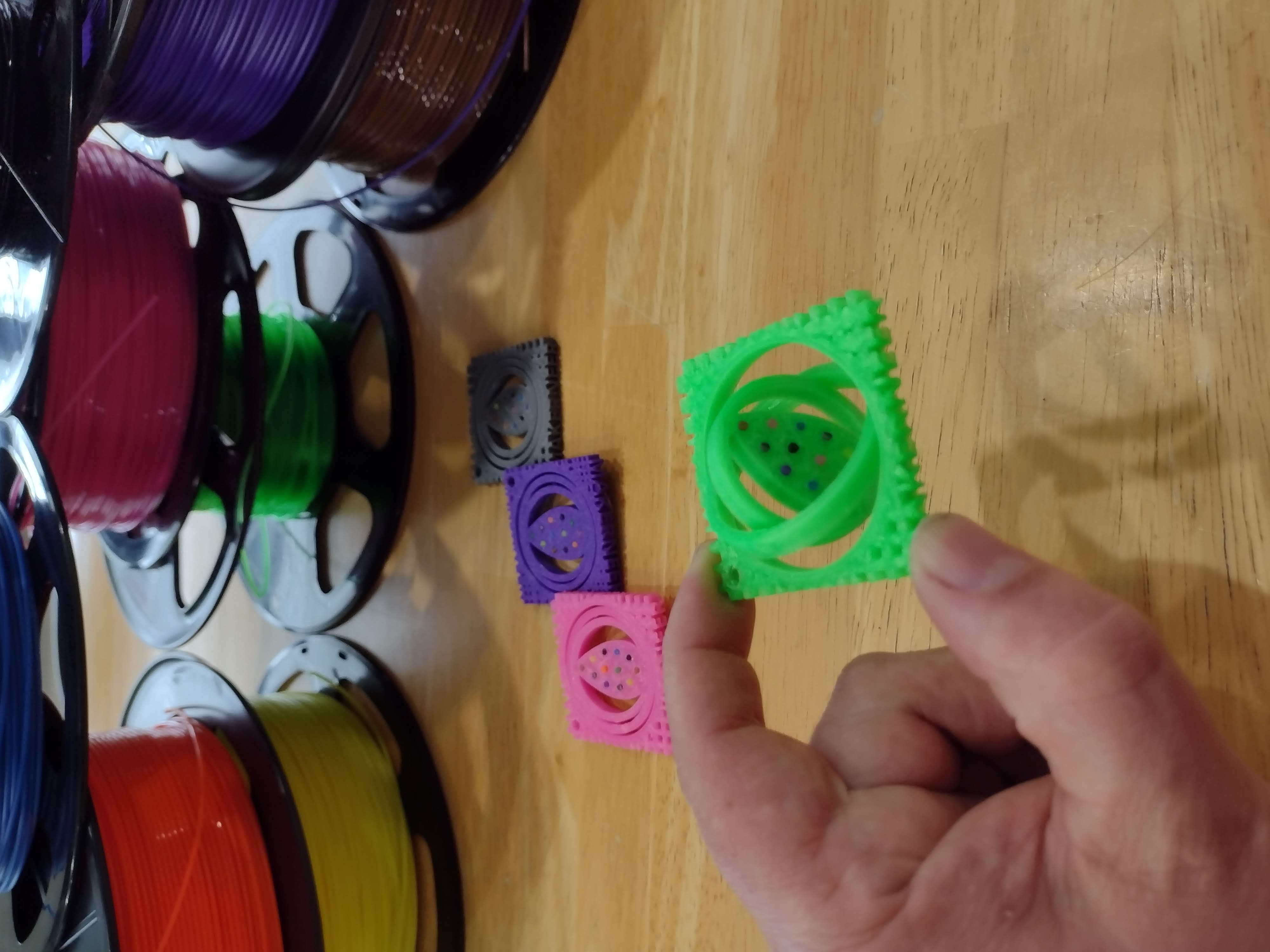 Miniatura 2 do modelo 3D Easter Egg Gimbal Keychain