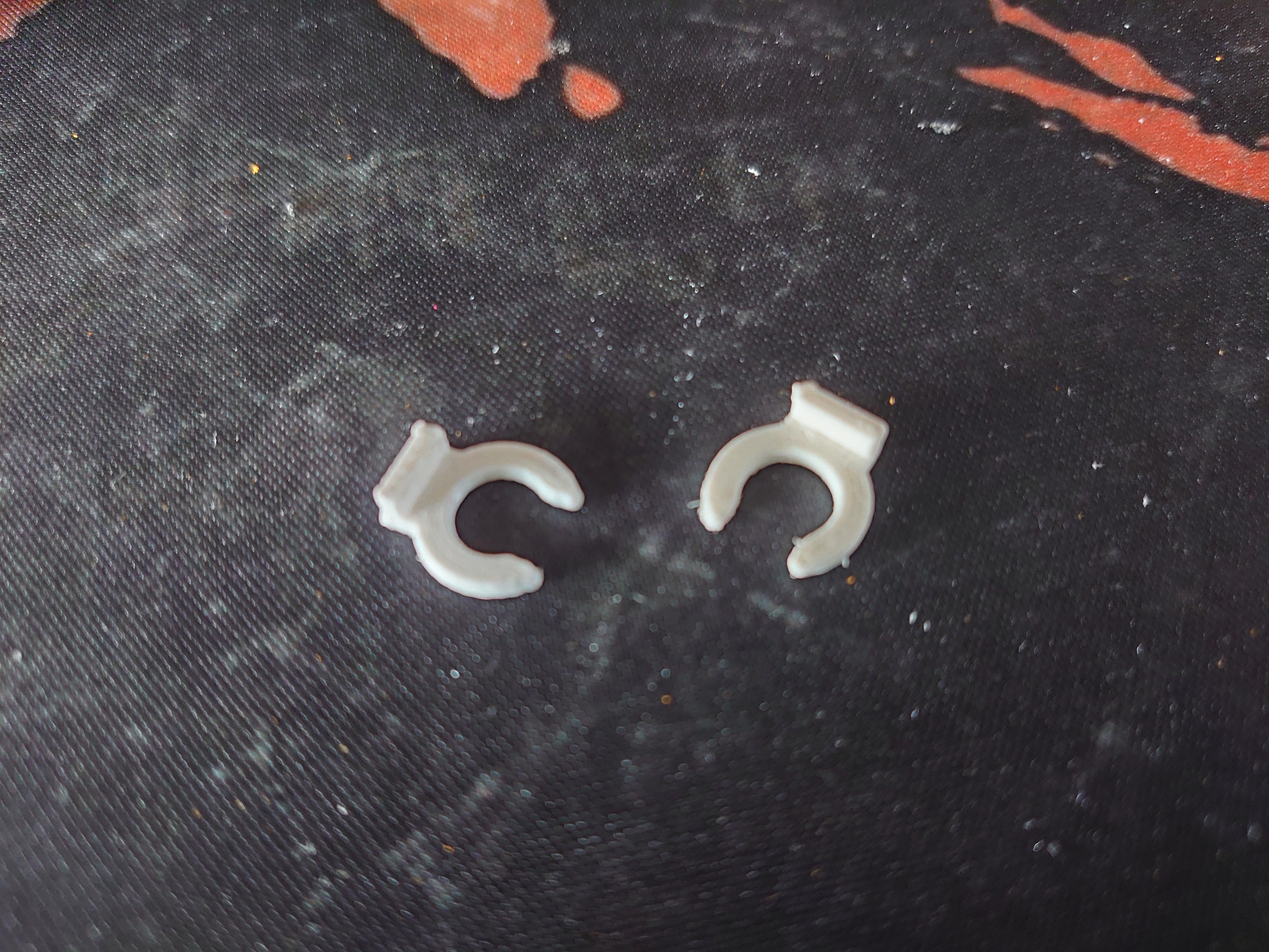 Bowden tube coupling C-clip