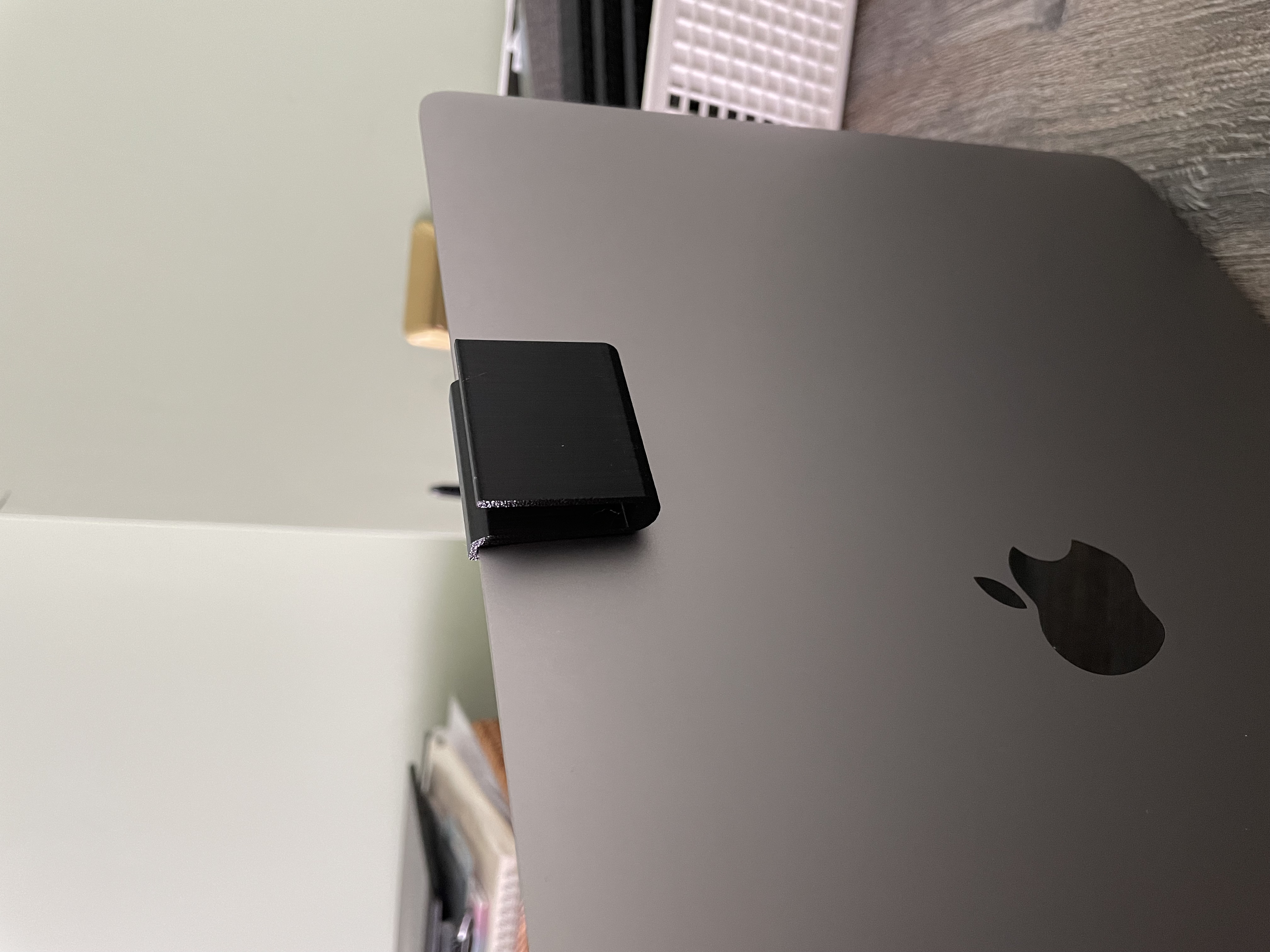 iPhone mini continiuty webcam mount for macbook
