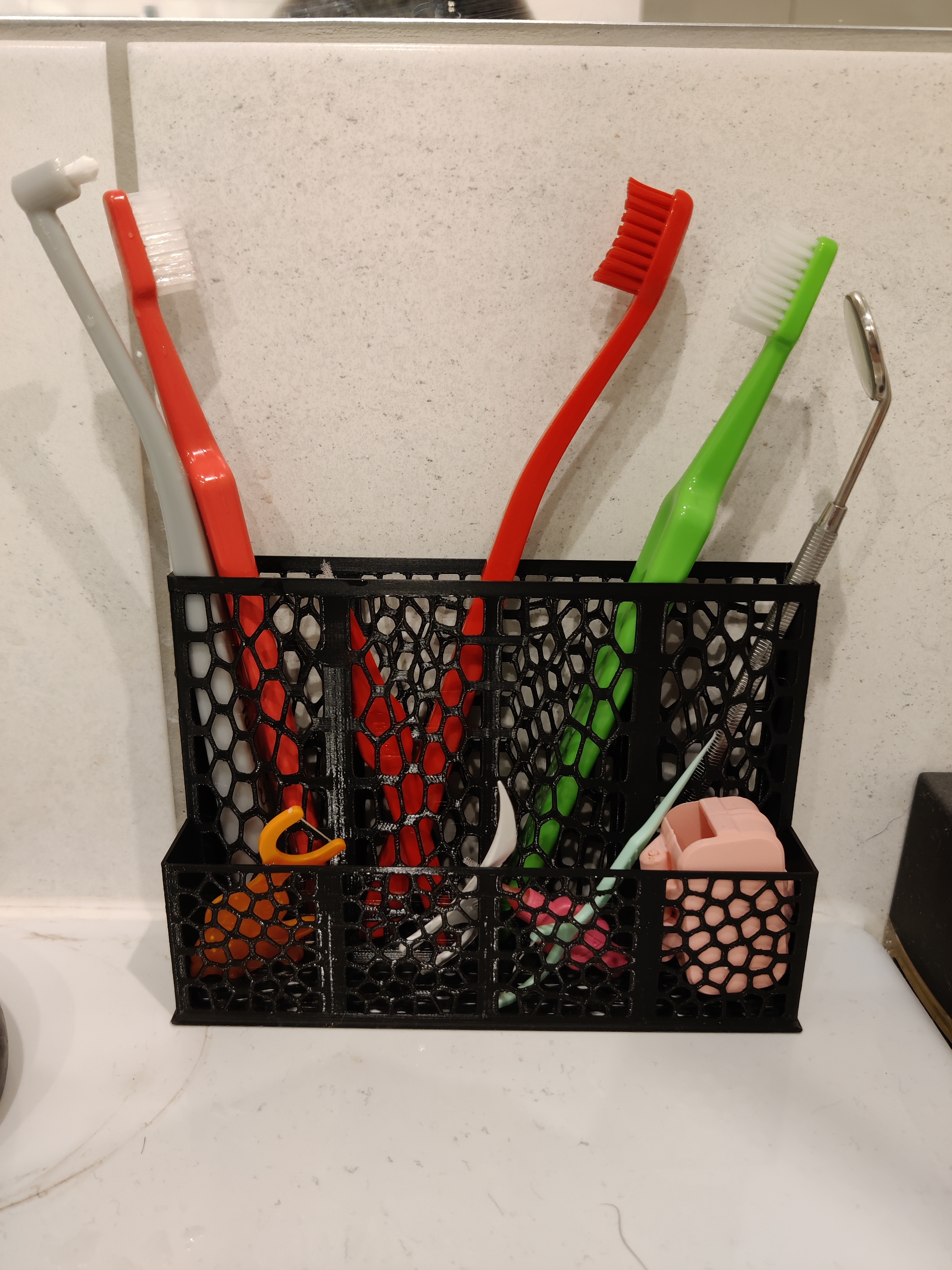 Voronoi toothbrush organizer