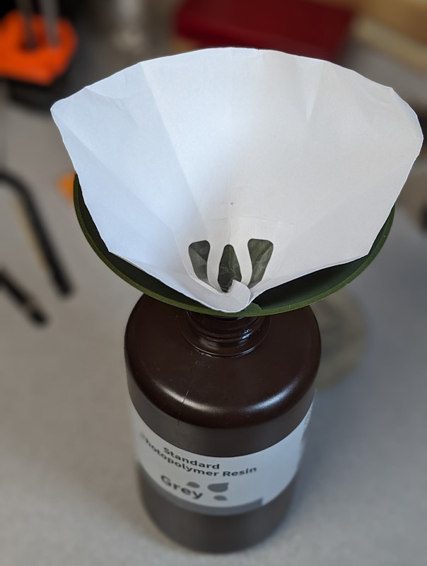 Miniatura 2 do modelo 3D Customizable Resin Filter Funnel