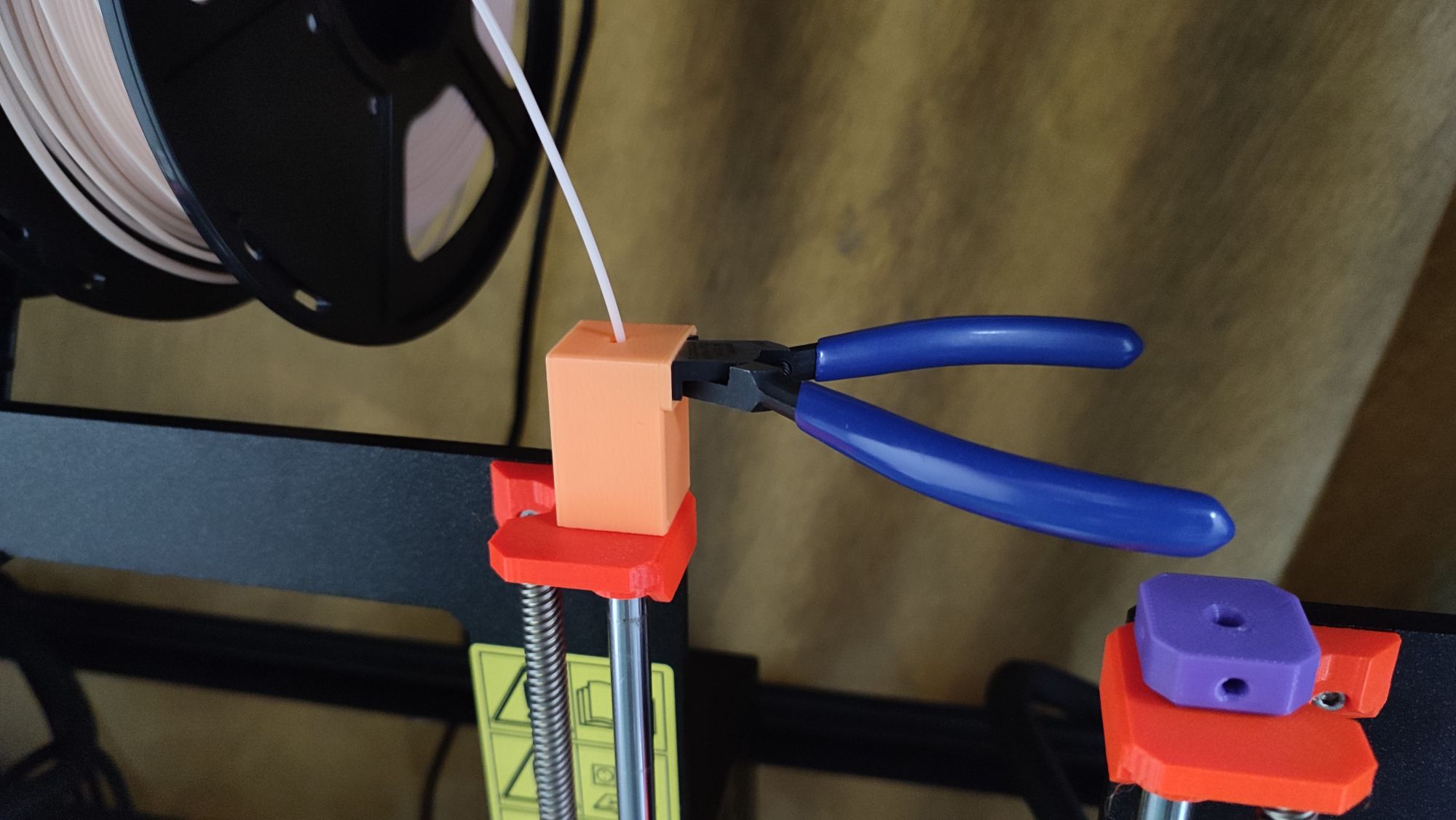 Fillament head catcher for wire cutter
