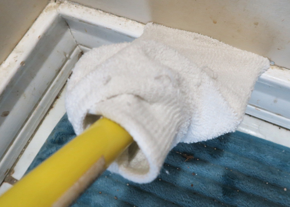 Baseboard cleaner