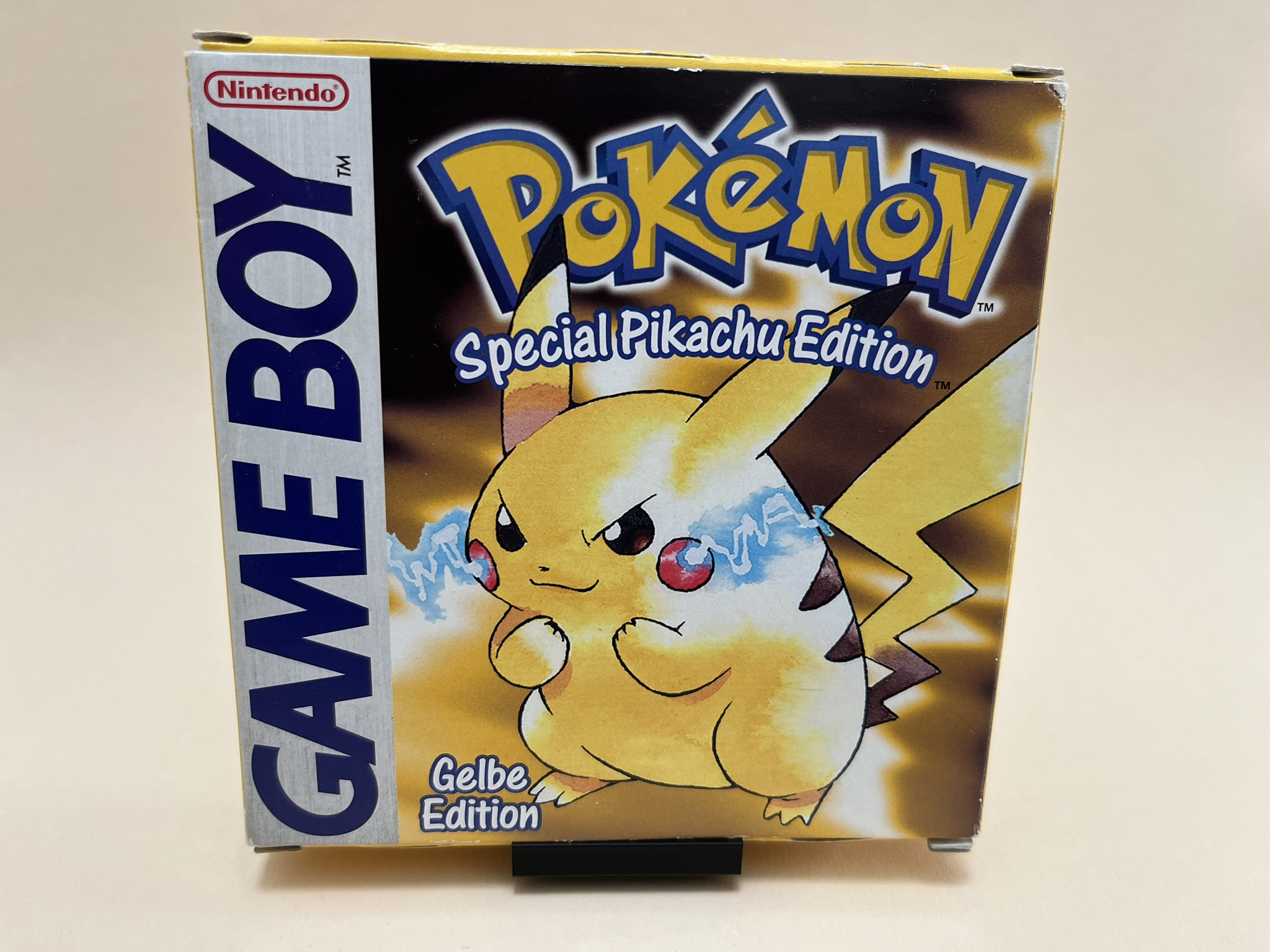 Minimalistic Gameboy game box stand
