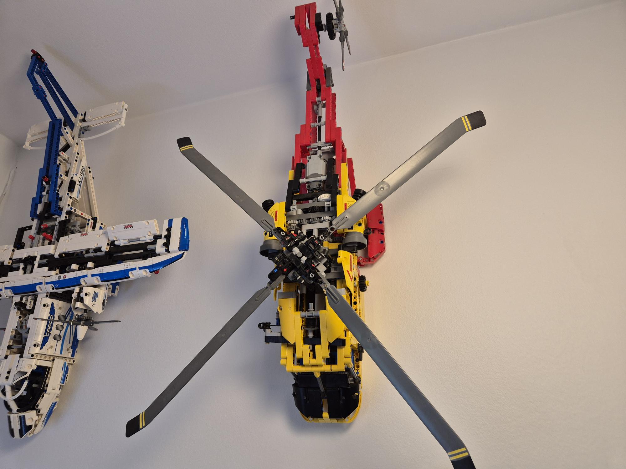 LEGO Technic 9396 Helicopter - Invisible wall mount 3D model