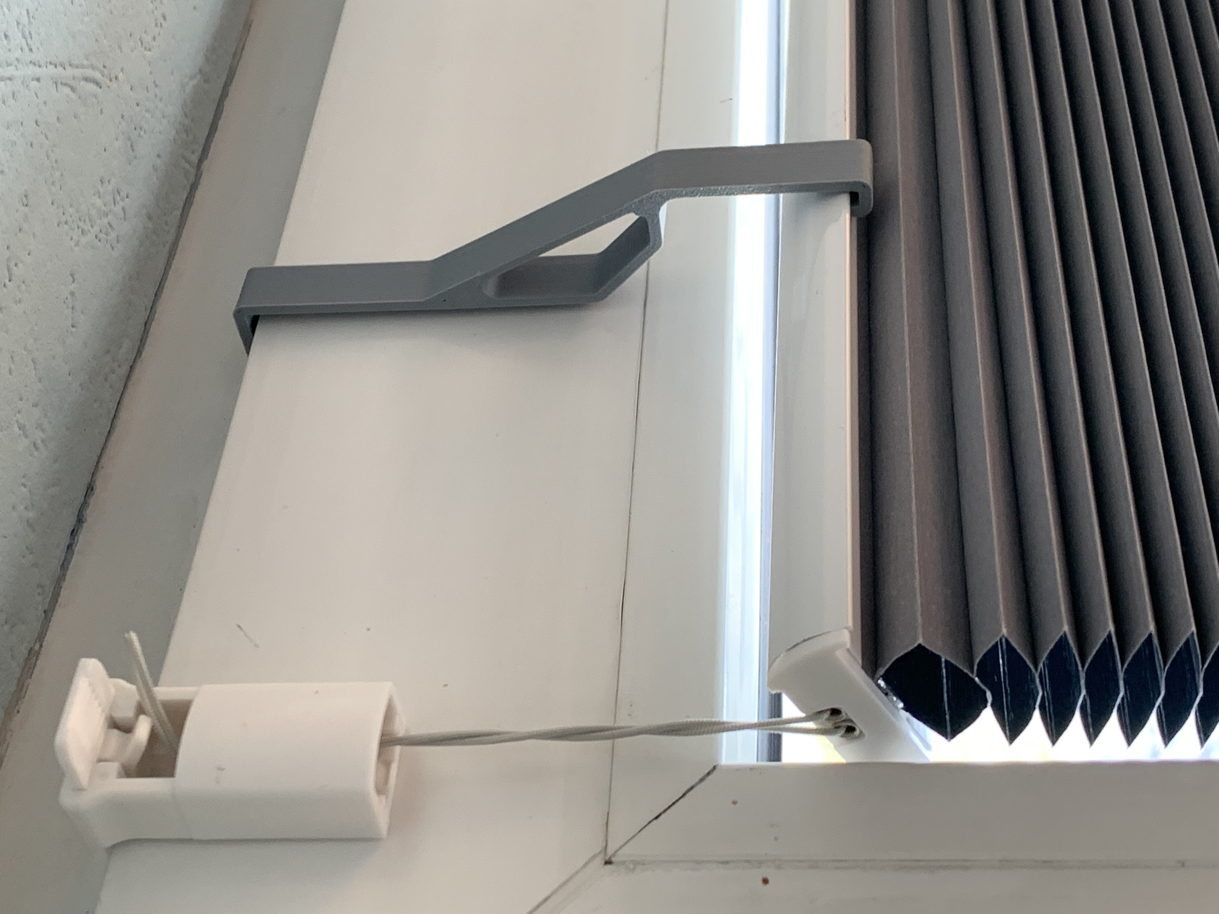 Plissee/Pleats upper fixation to always keep them on the upper side of the window