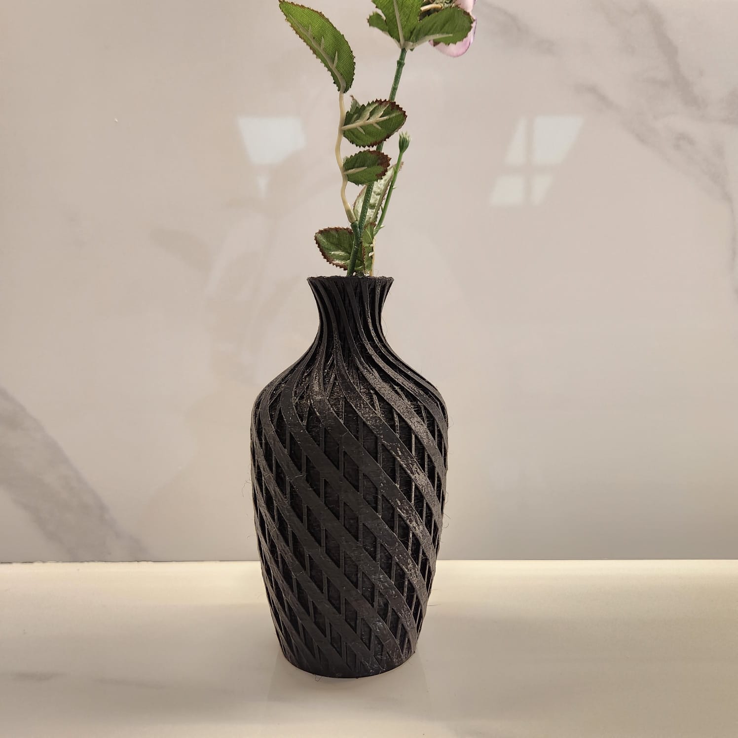 Putar Vase | Modern and Unique home Decor