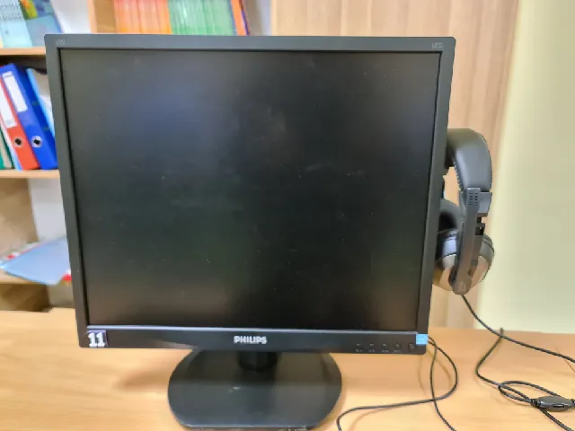 Headphones holder
