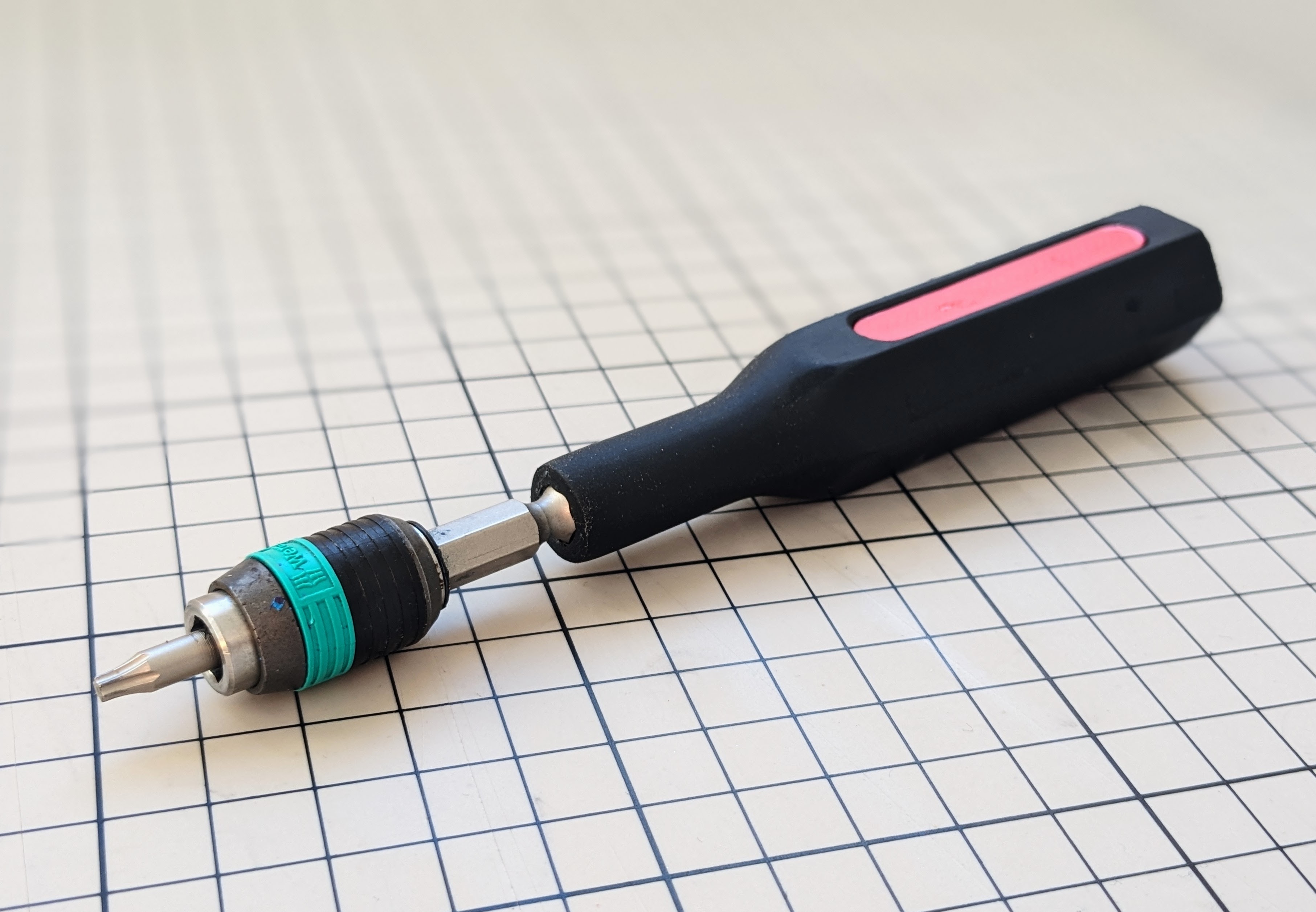 Miniatura 2 do modelo 3D screwdriver bit handle