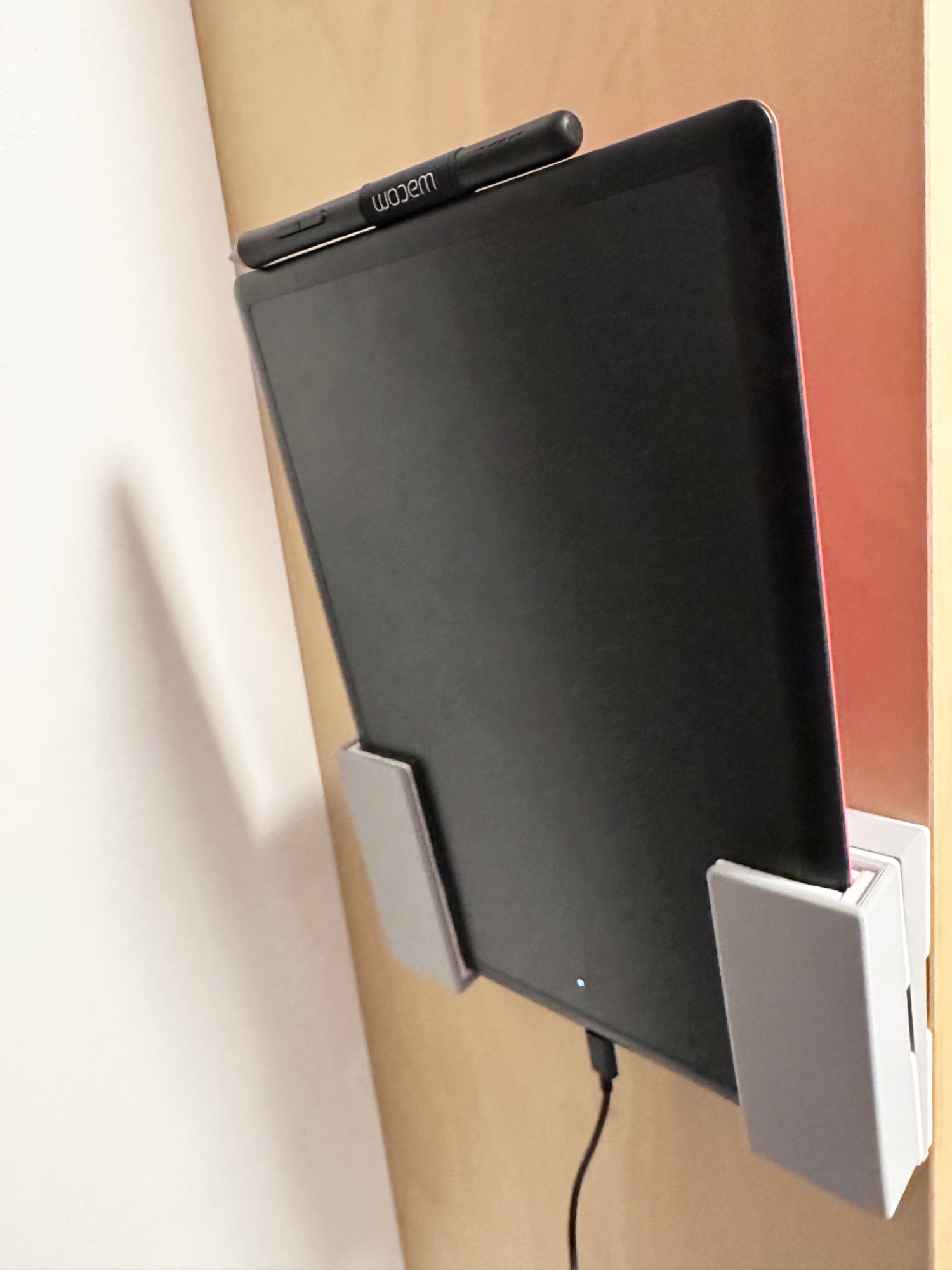 Wacom One by Wacom M Wall Holder + Tilt Wedges