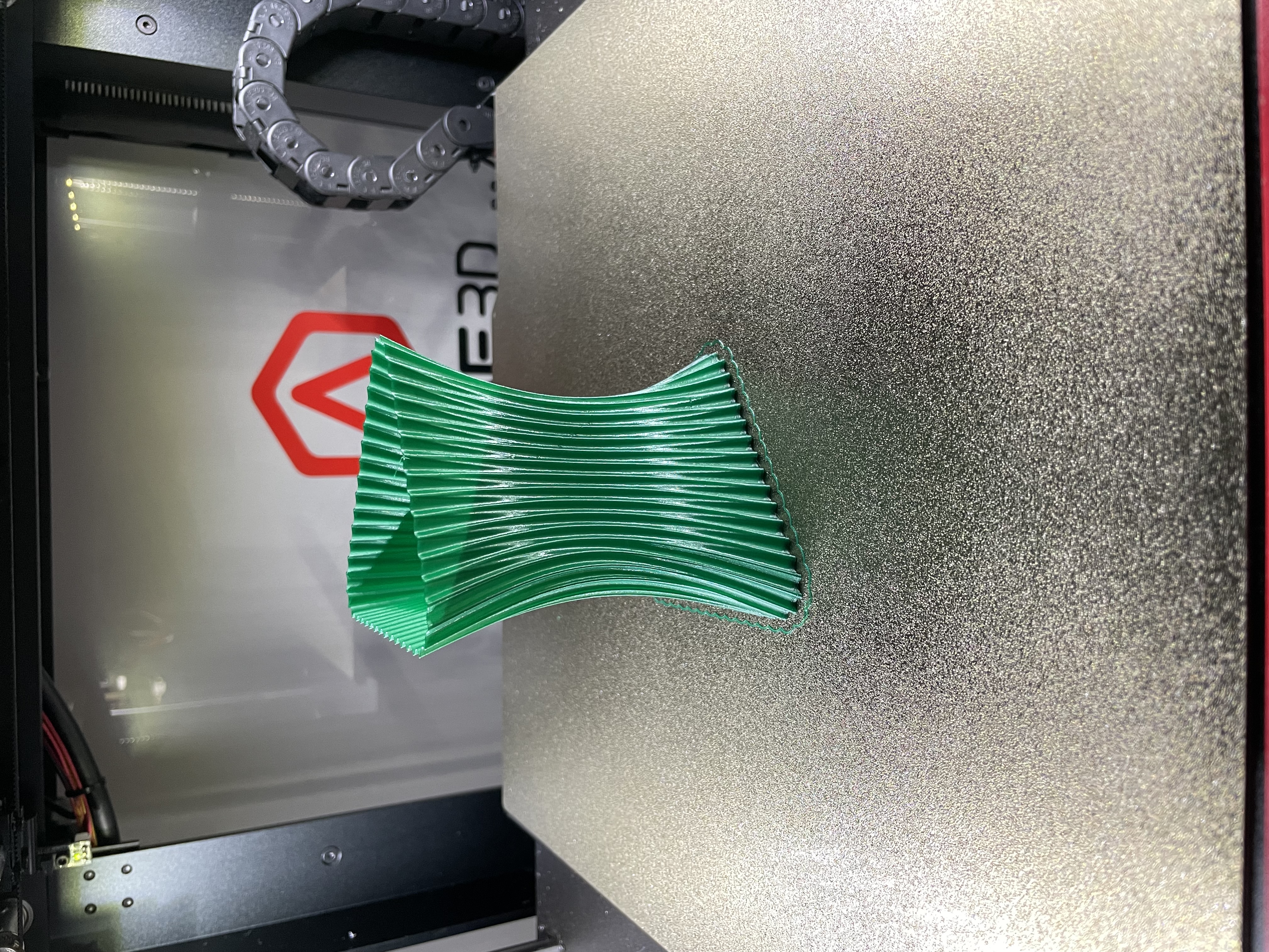 Miniatura 2 do modelo 3D Triangular Vase