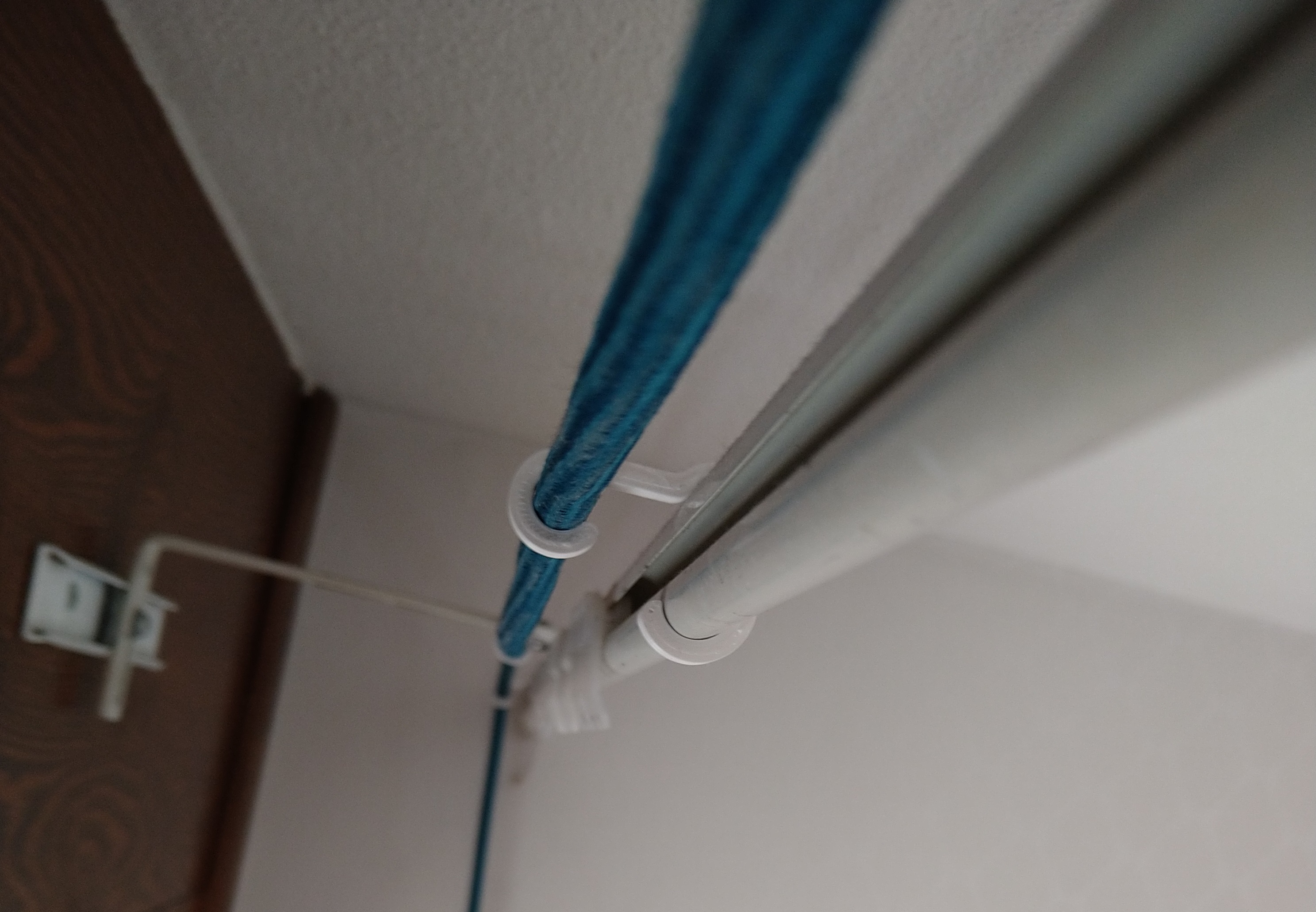 Cable holder for Kirsch curtain rod
