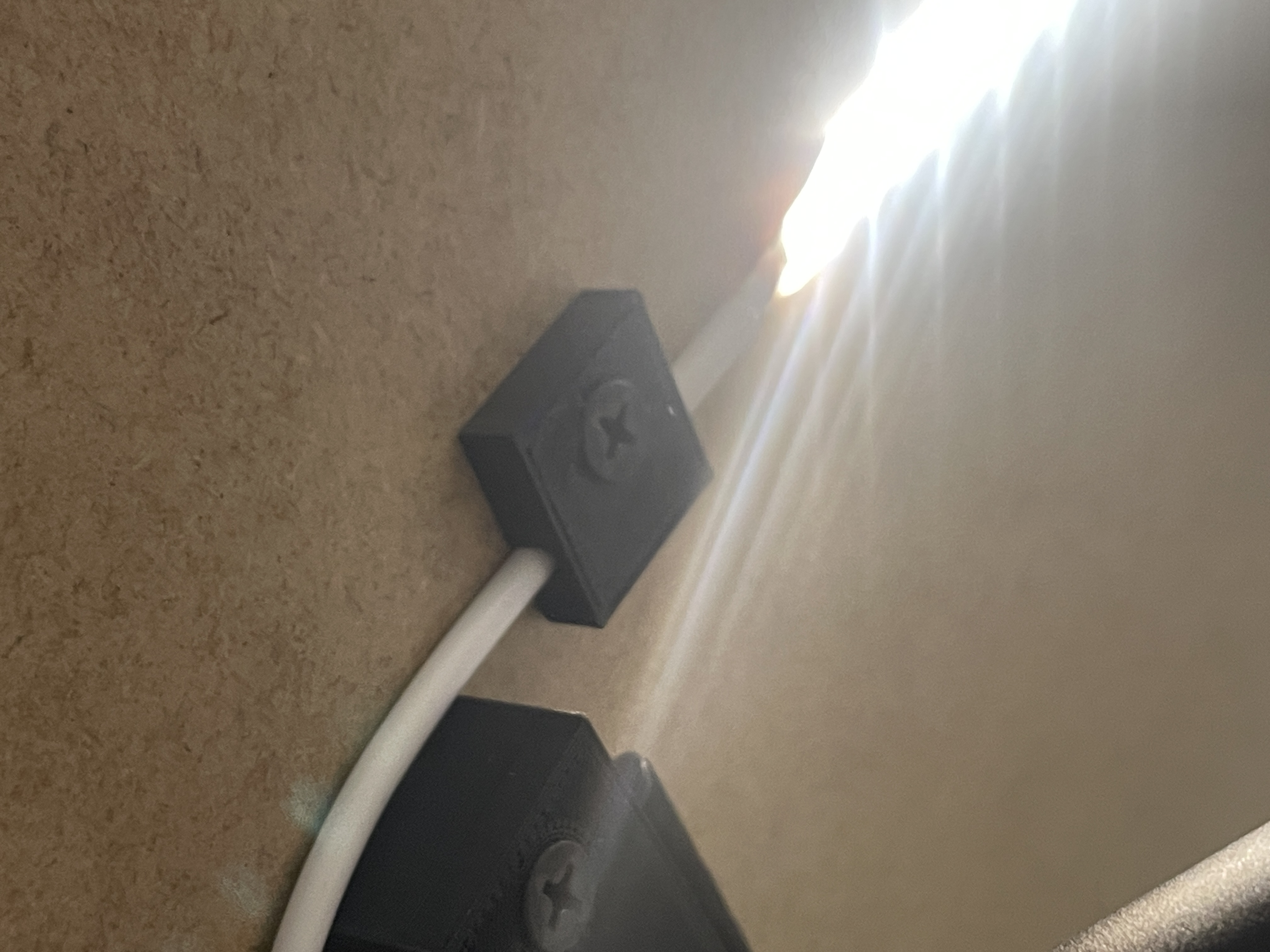 Miniatura 2 do modelo 3D Simple cable holder