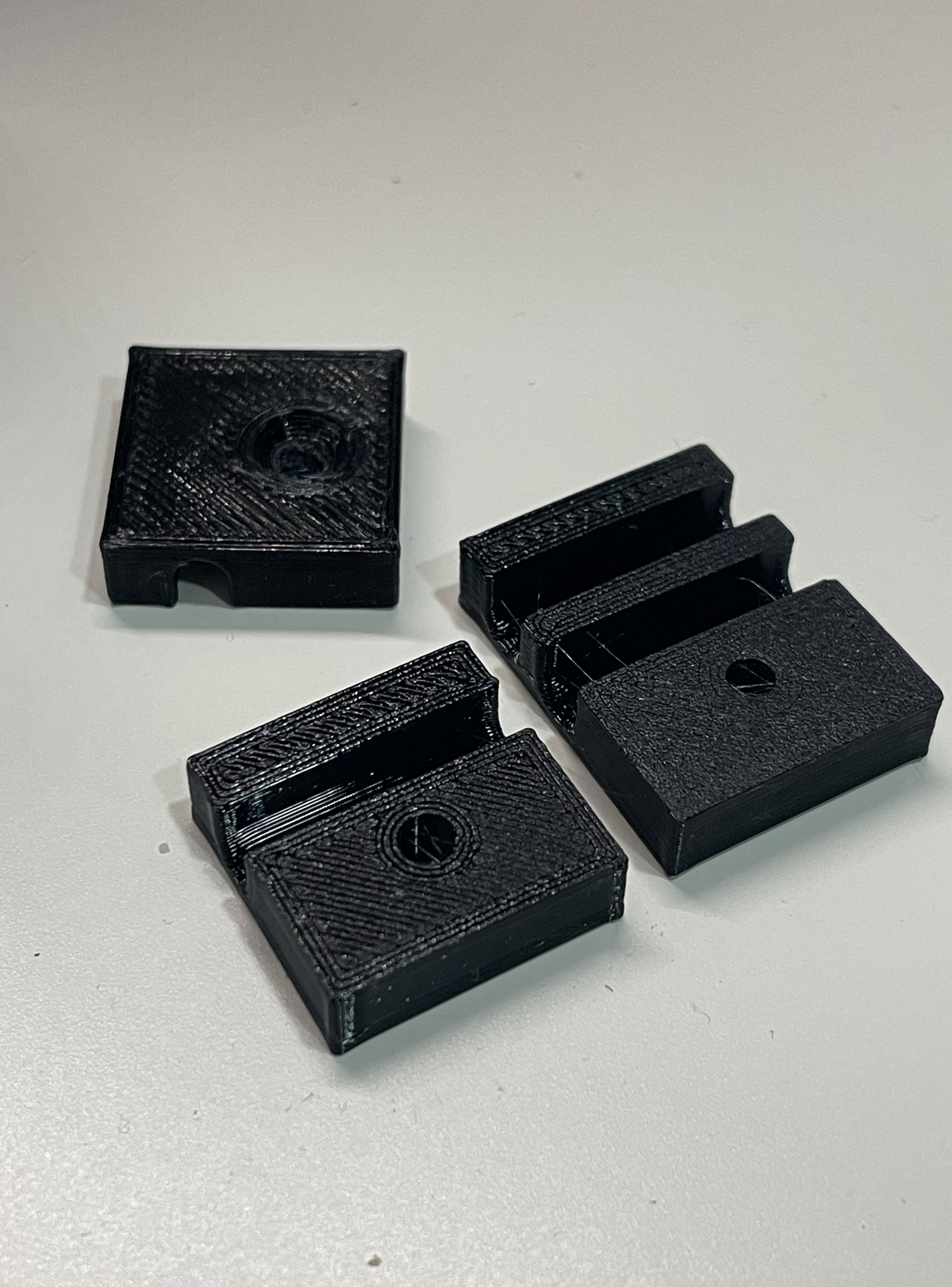 Simple cable holder
