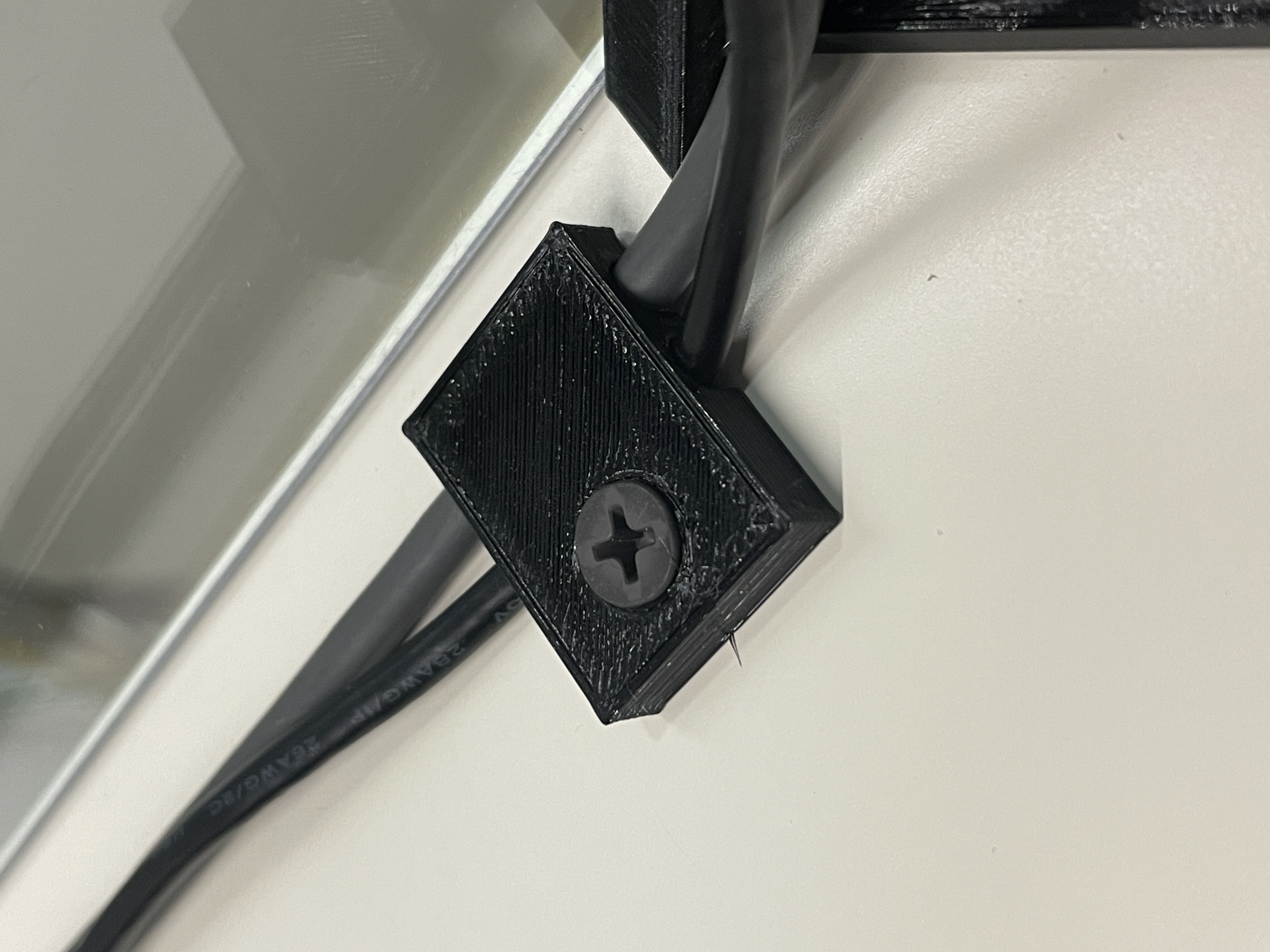 Miniatura 3 do modelo 3D Simple cable holder