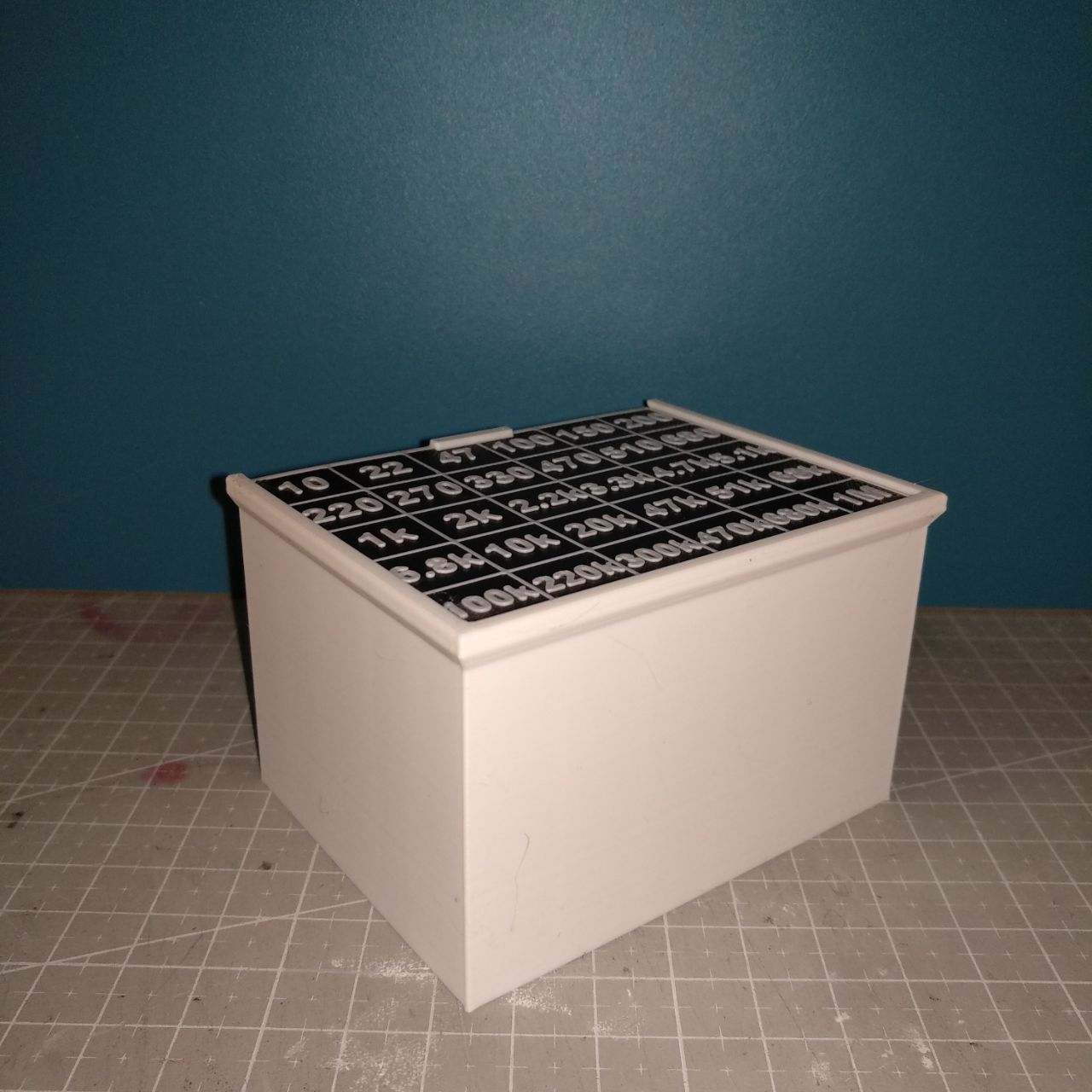 Resistors storage container by Ozamo Download free STL model