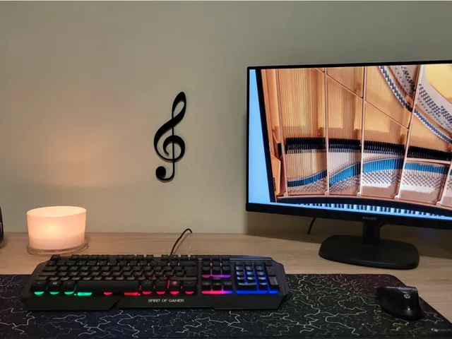 Violin key wall decor
