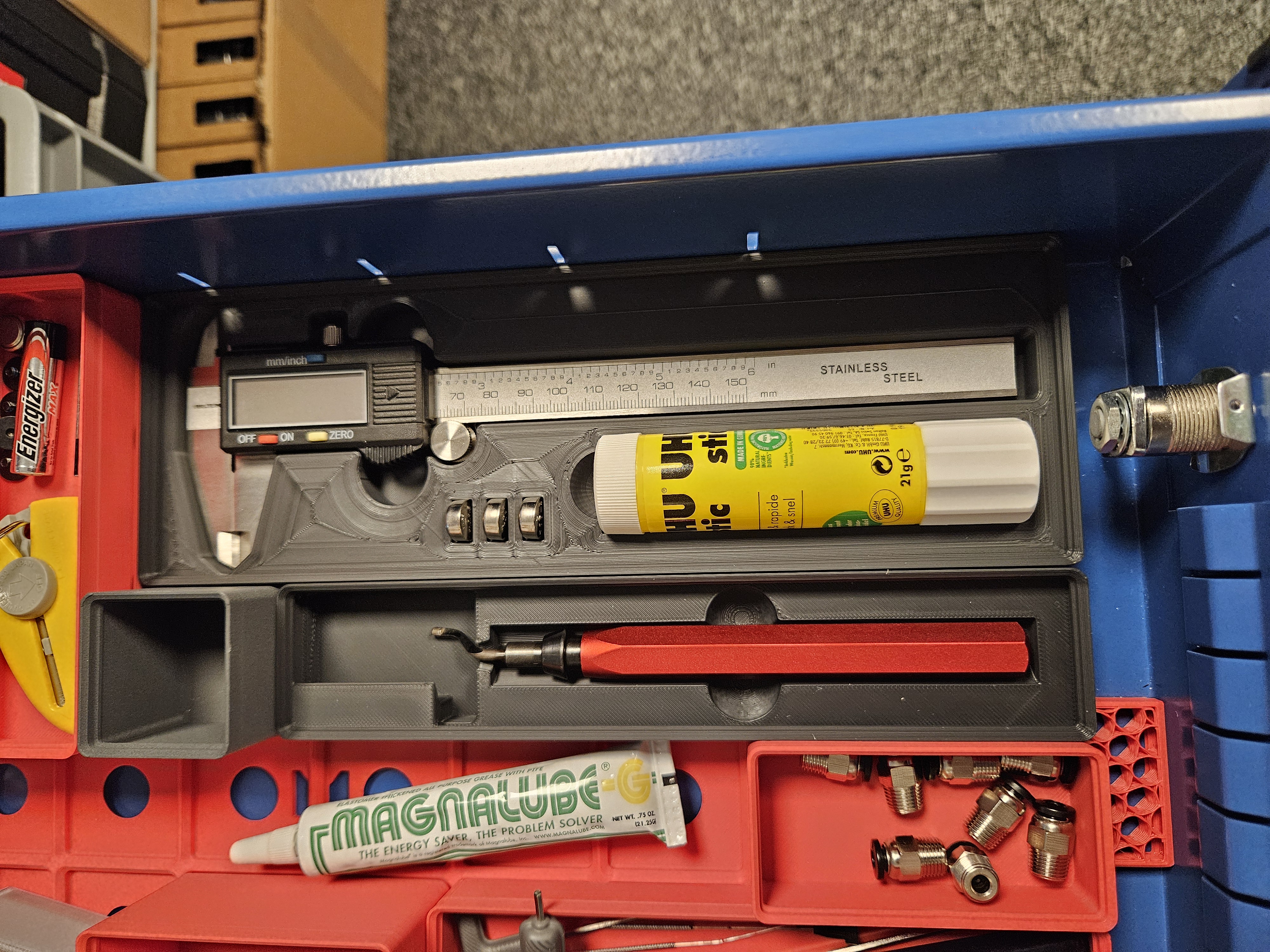 Gridfinity Refined Callipers and spare battery holder