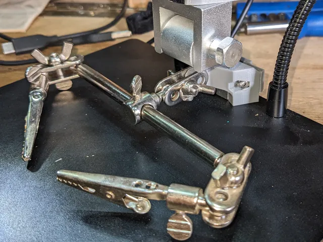 Accessories for the Elikliv EM4K-AF video microscope.