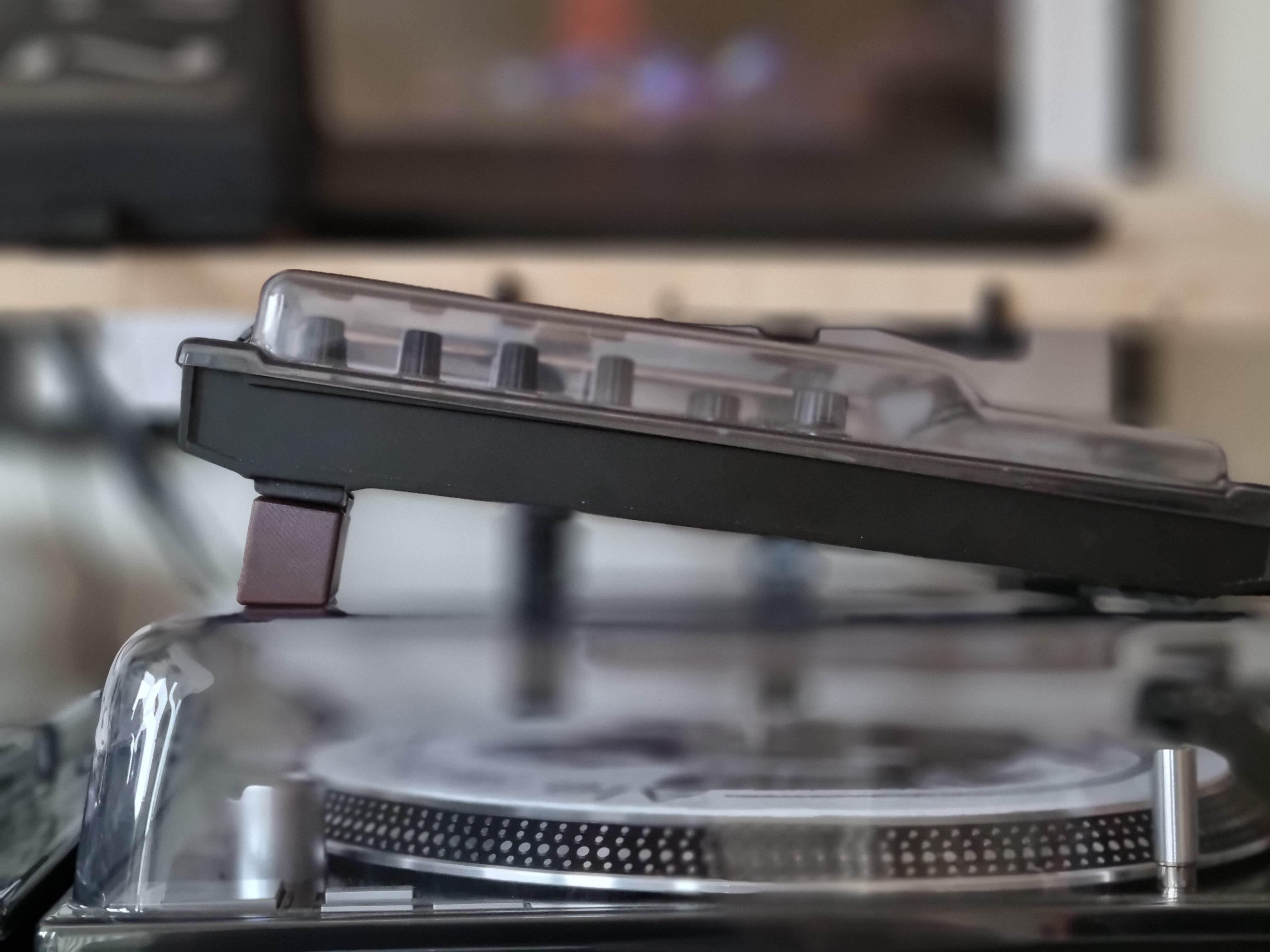 Traktor X1/F1/Z1 mk2 feet. Lift and angled