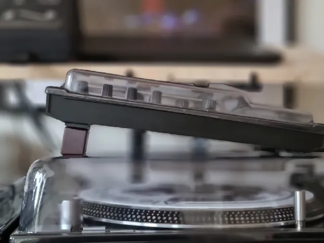 Traktor X1/F1/Z1 mk2 feet. Lift and angled