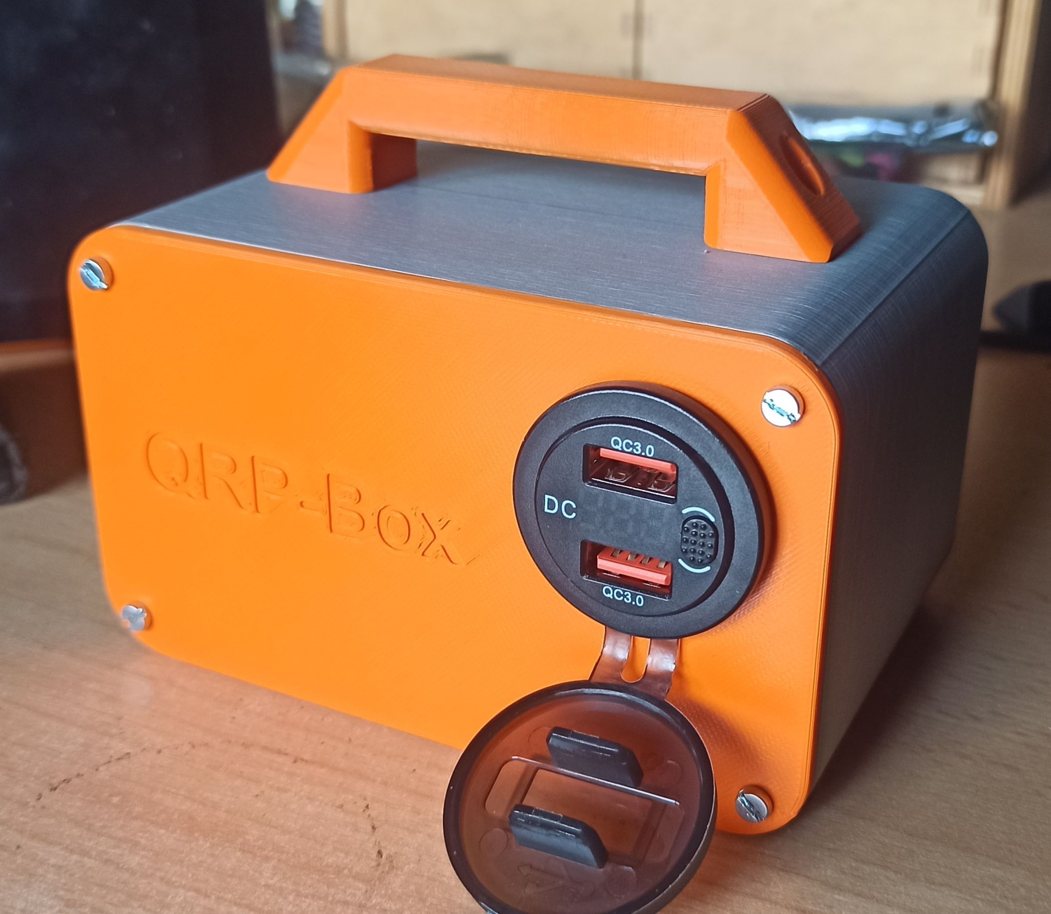 QRP Akkubox 12V und USB