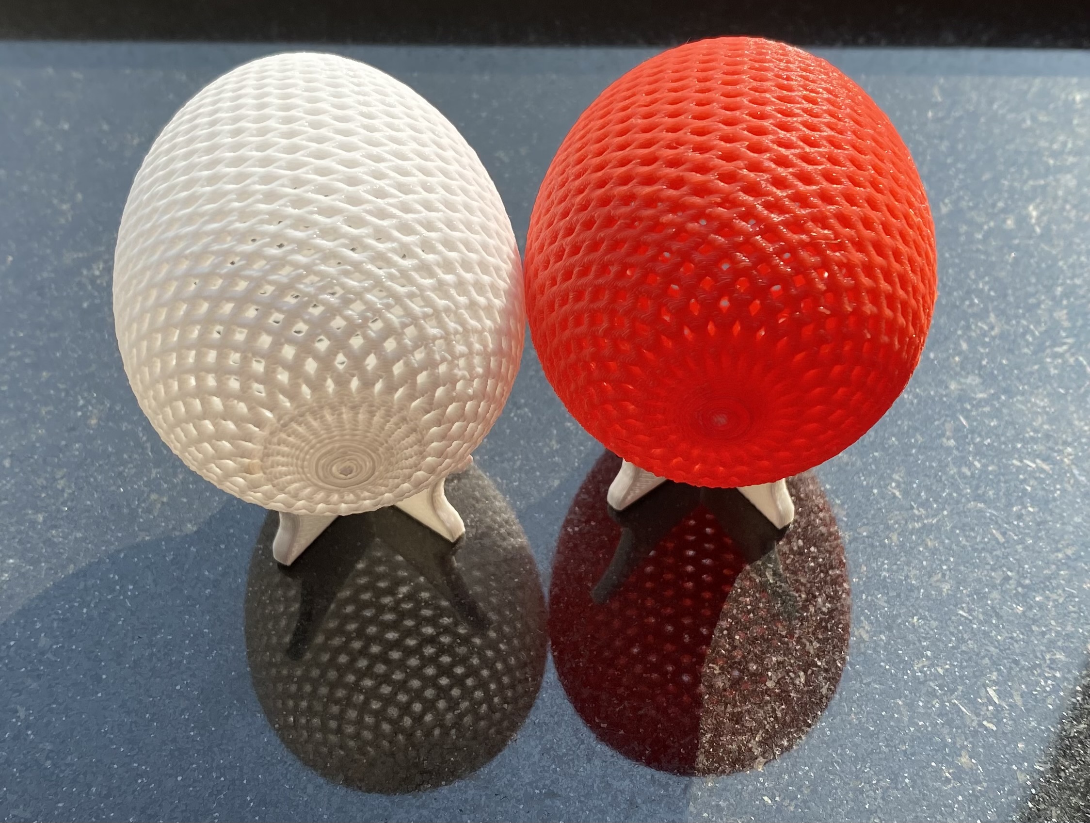 Miniatura 2 do modelo 3D Easter egg with grid pattern