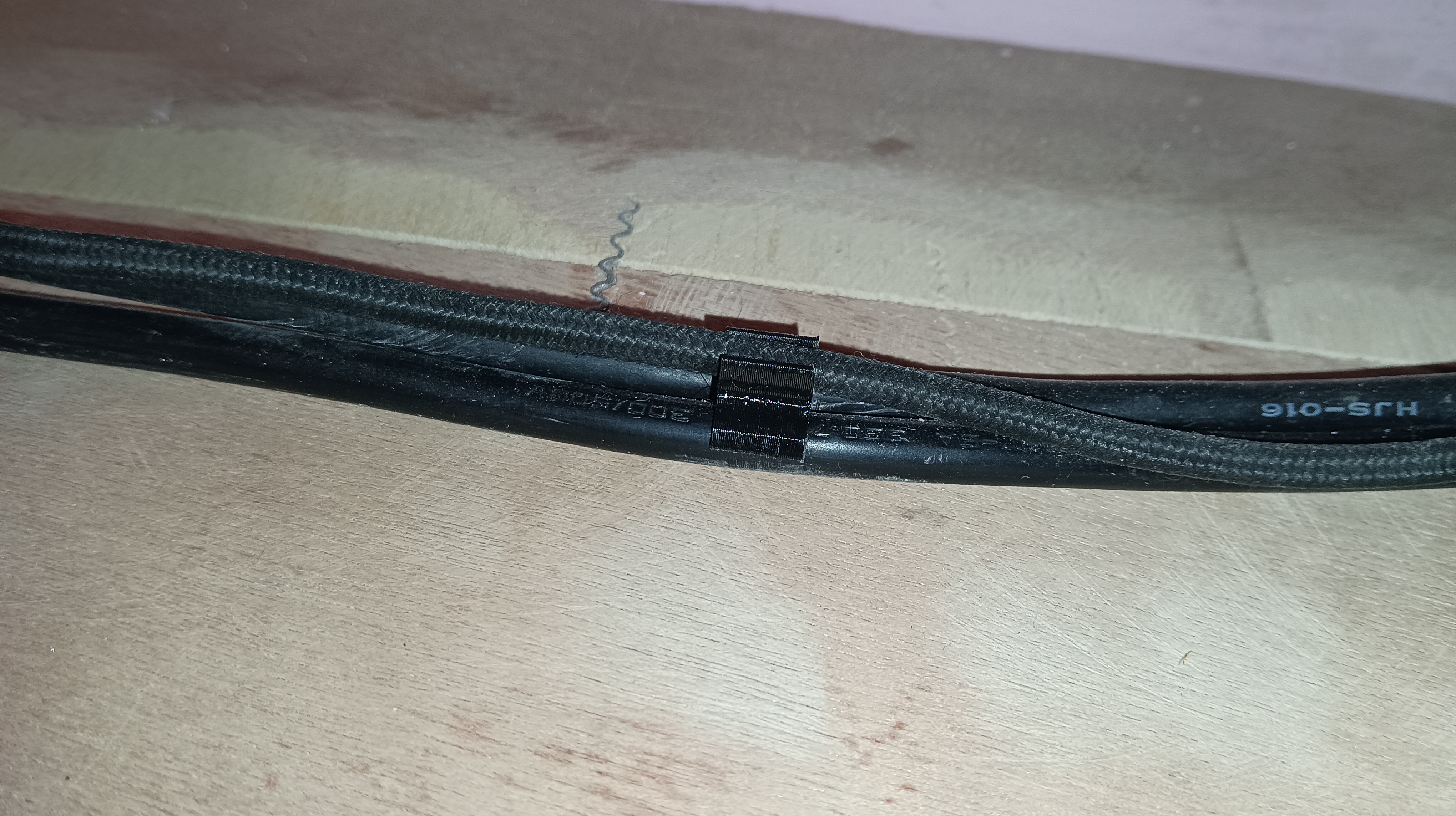 Cable clip