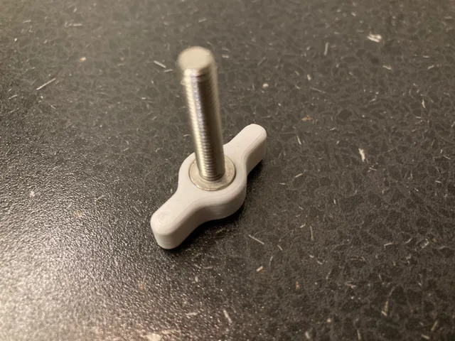 Wings for a 5mm Allen bolt.