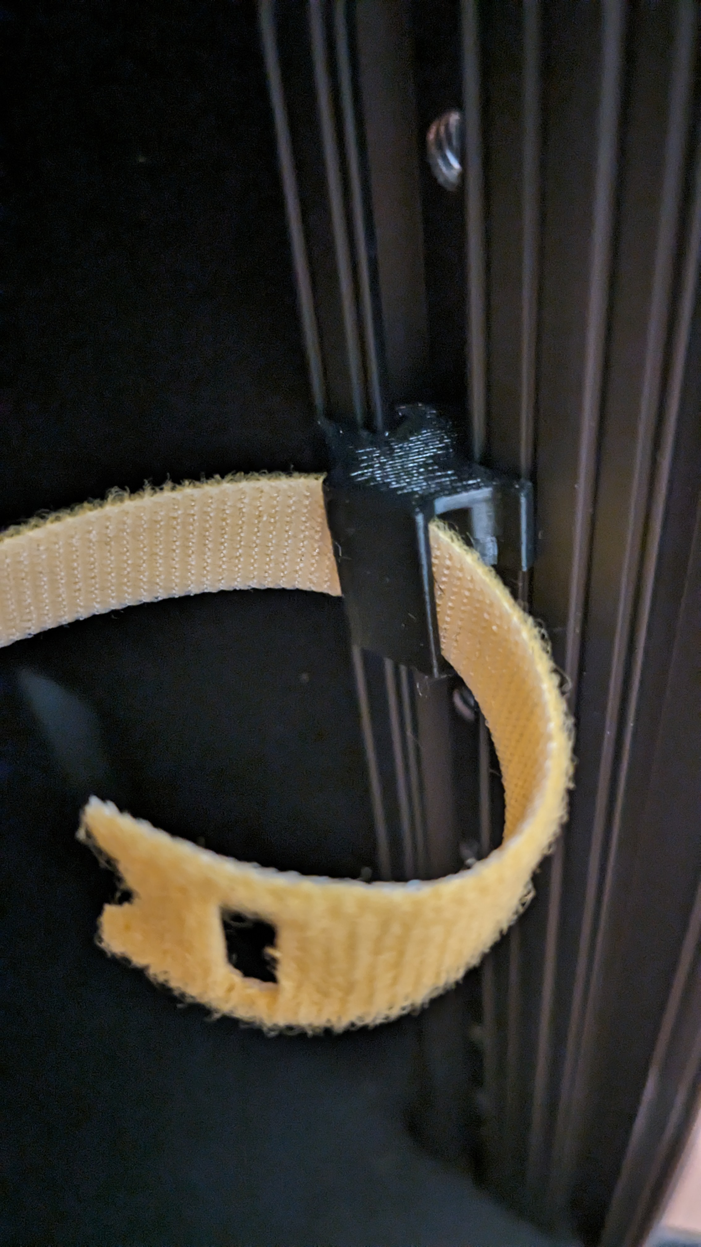 Salamander Designs Chameleon Collection Aluminum Extrusion Twist-in Velcro Holder