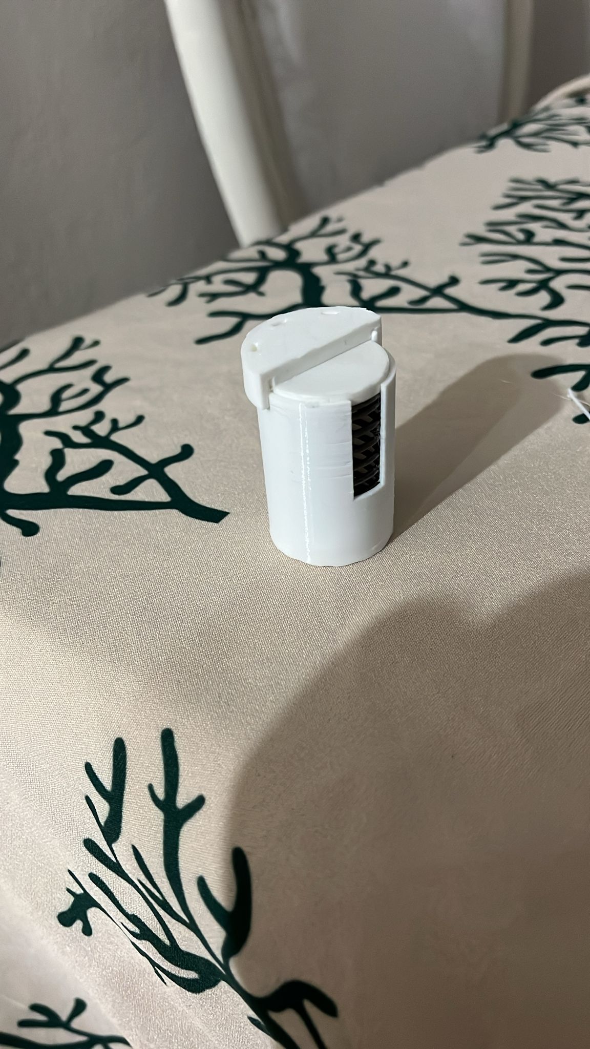 Miniatura 2 do modelo 3D Coin storage with spring