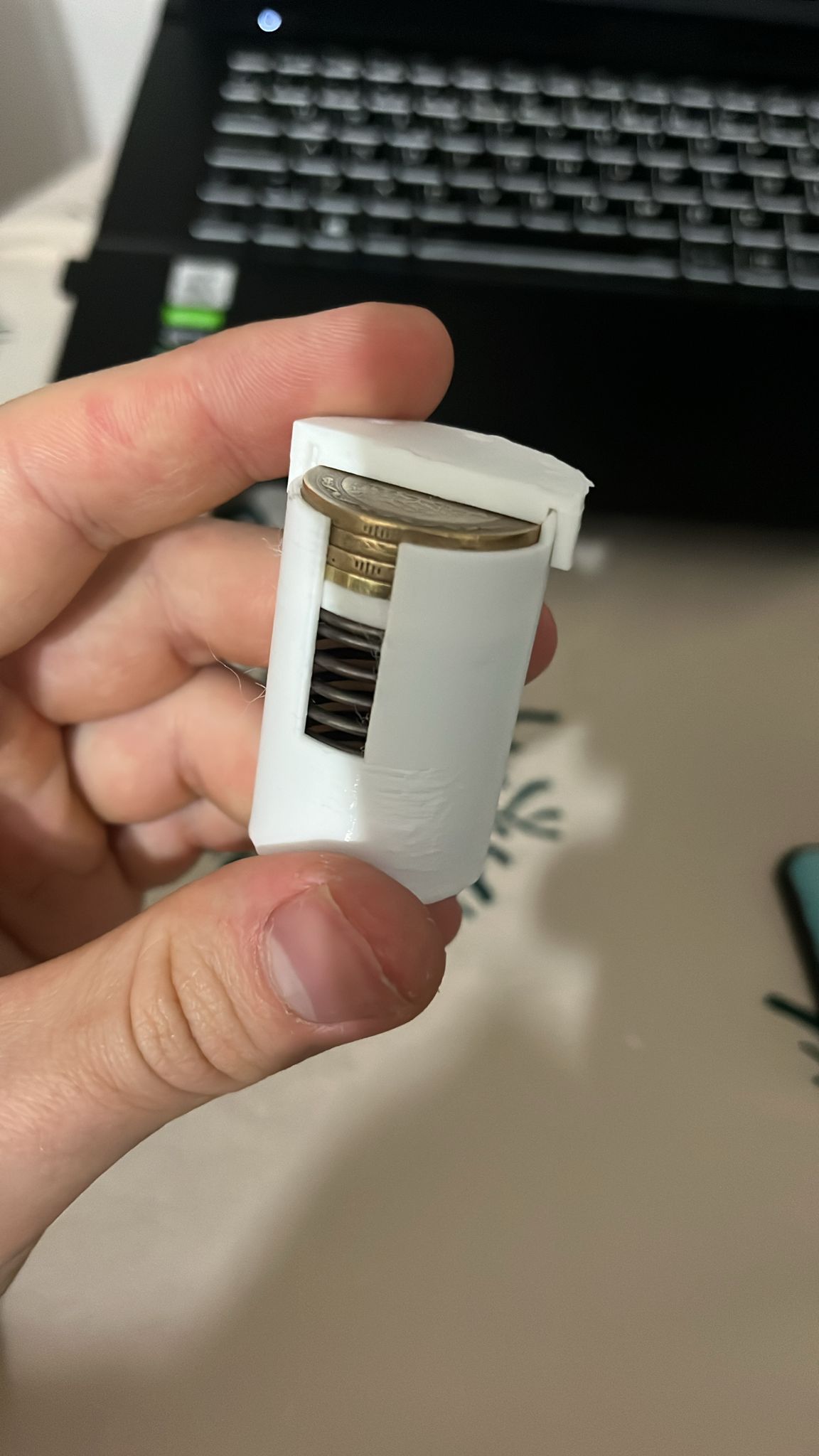 Miniatura 3 do modelo 3D Coin storage with spring