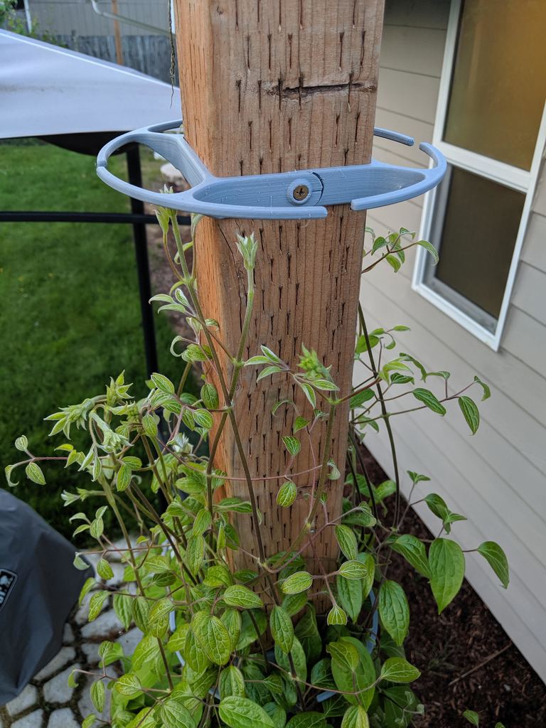 Climbing vine support for 4x4 post