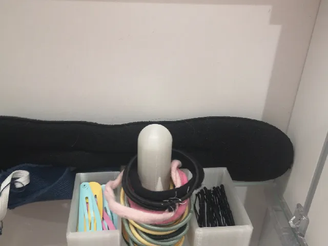 Hair tie Holder