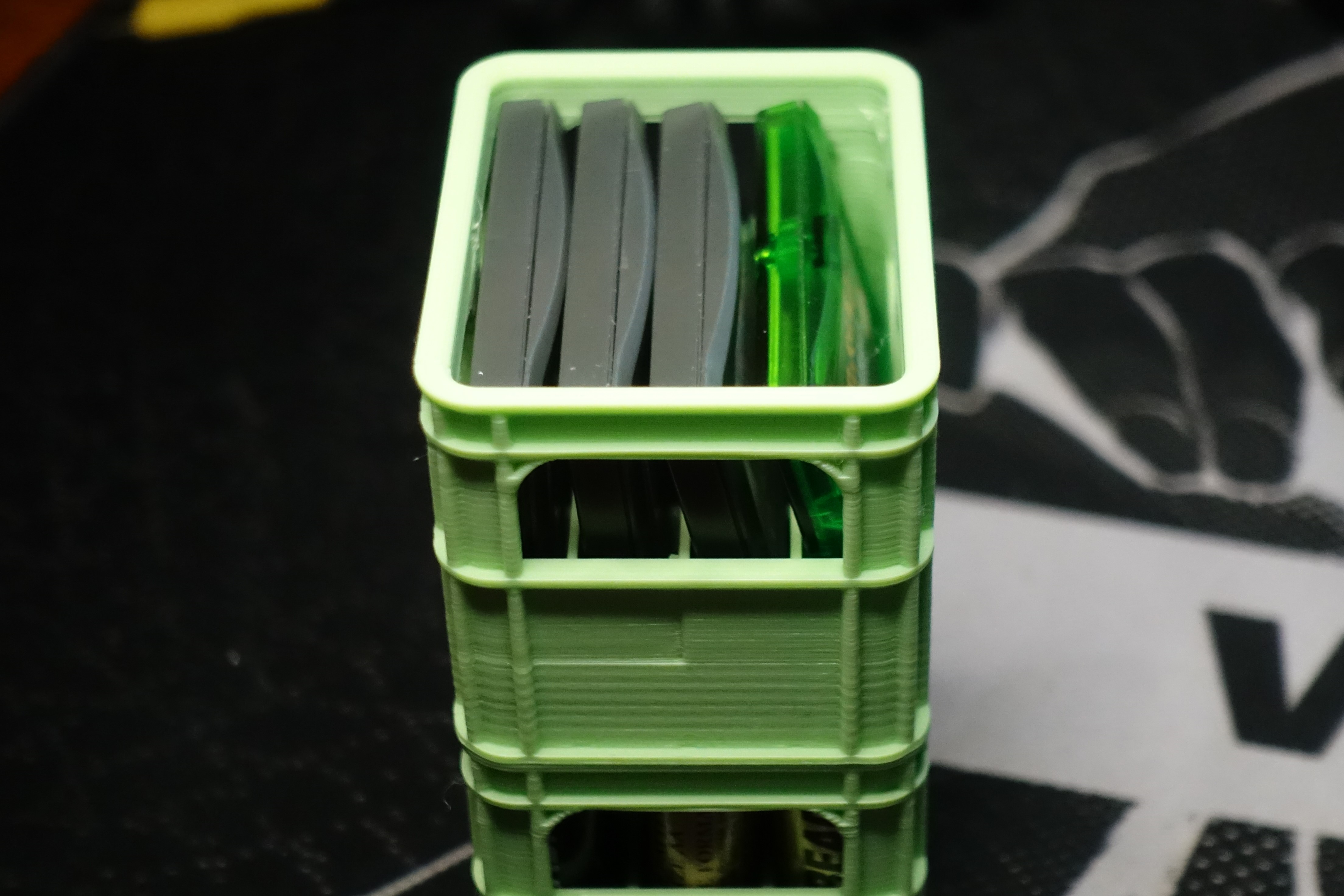 Stackable Beer Crate for GBA Cartridges by sperm | Download free STL