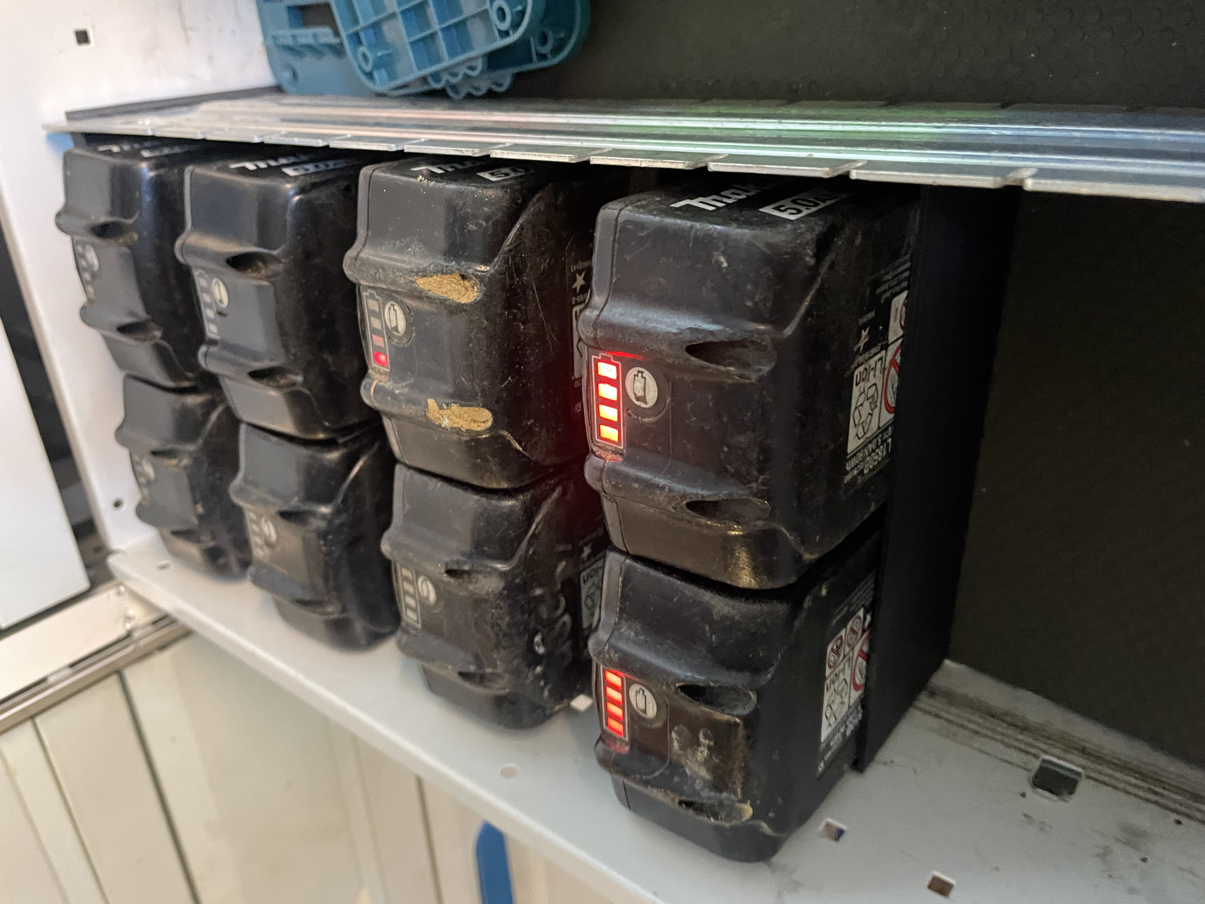 makita battery storgage grid