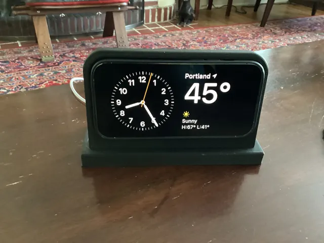 iPhone 14 wireless charger stand