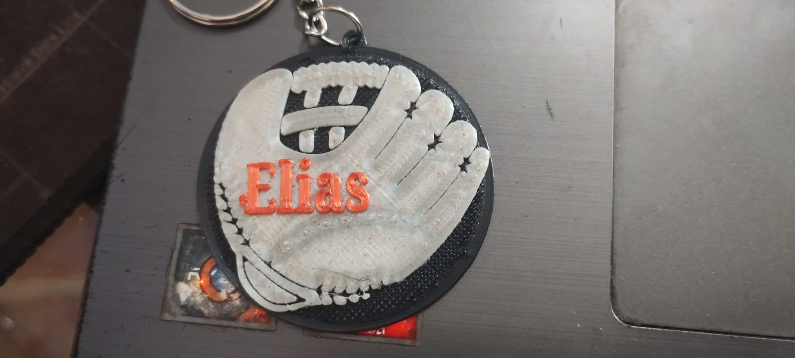Miniatura 2 do modelo 3D glove keychain