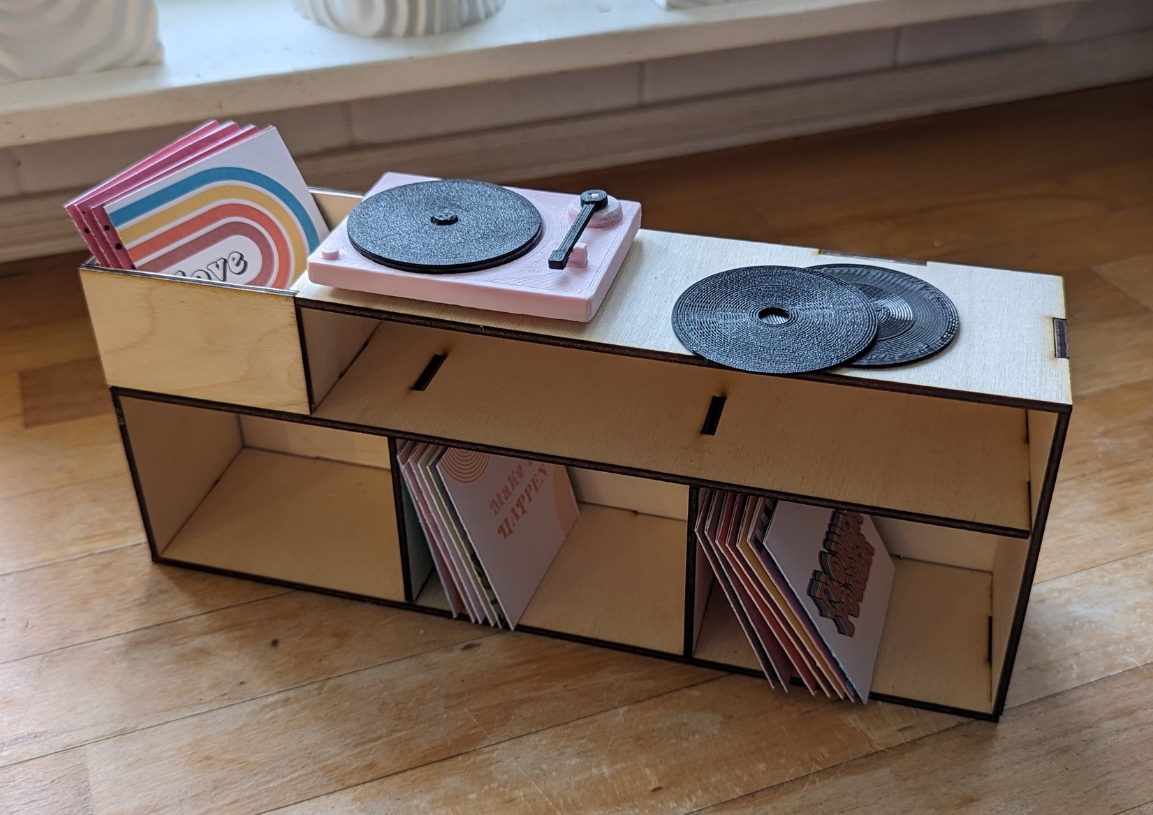 Turntablefurniture for the turntable for dolls - 1:6
